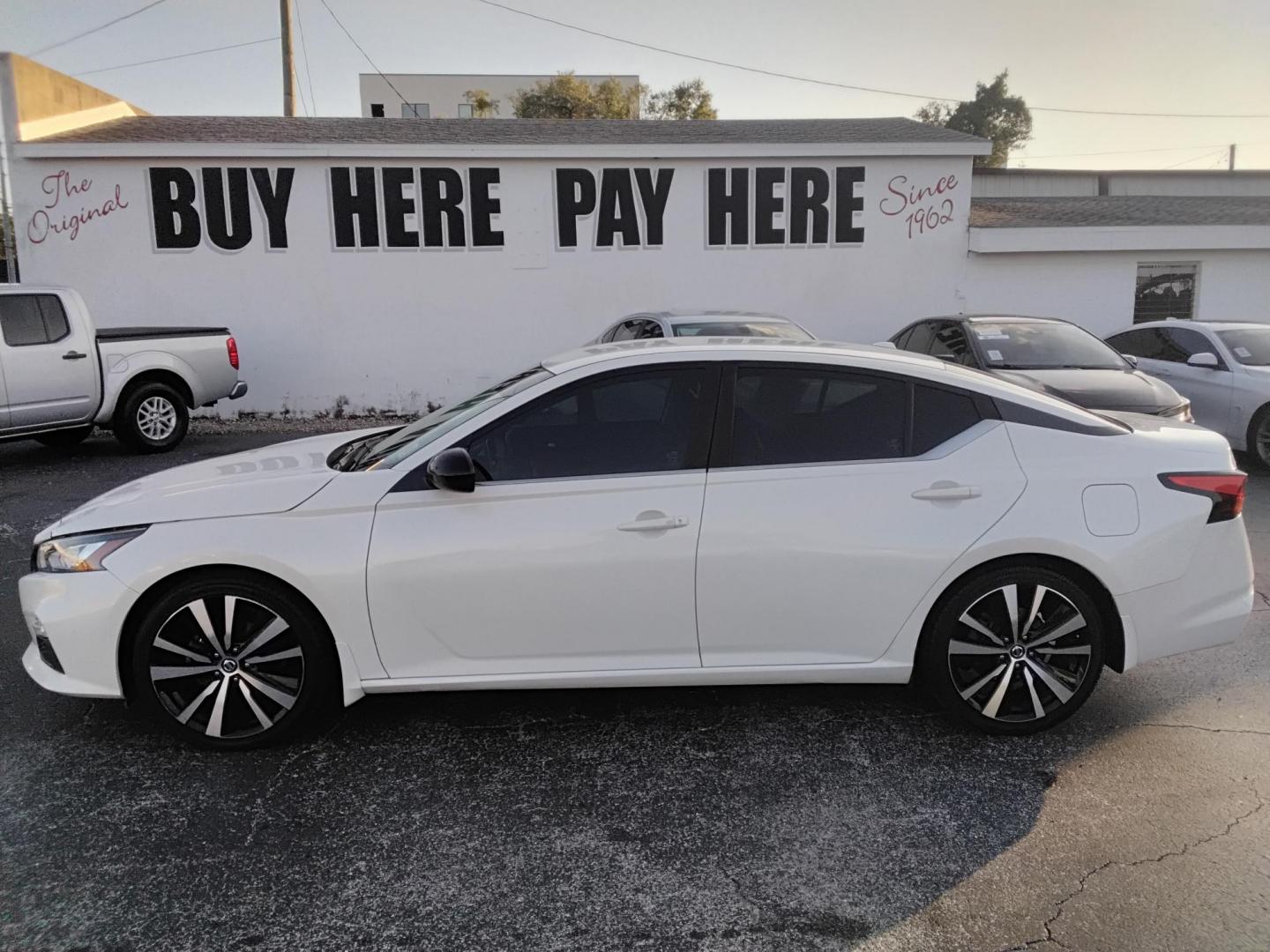 2019 White /Black Nissan Altima 2.5 SR (1N4BL4CVXKC) with an 2.5L L4 DOHC 16V engine, CVT transmission, located at 6112 N Florida Avenue, Tampa, FL, 33604, (888) 521-5131, 27.954929, -82.459534 - $499 down plus tax & tag.- Photo#0