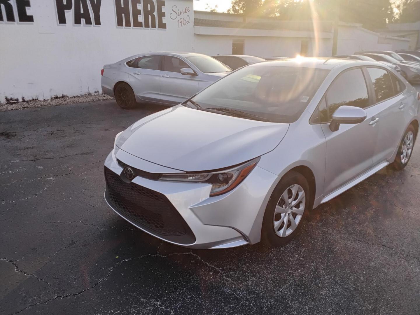 2021 SILVER /Grey Toyota Corolla LE (JTDEPMAE4MJ) with an 1.8L L4 DOHC 16V engine, CVT transmission, located at 6112 N Florida Avenue, Tampa, FL, 33604, (888) 521-5131, 27.954929, -82.459534 - $499 down plus tax & tag. - Photo#3