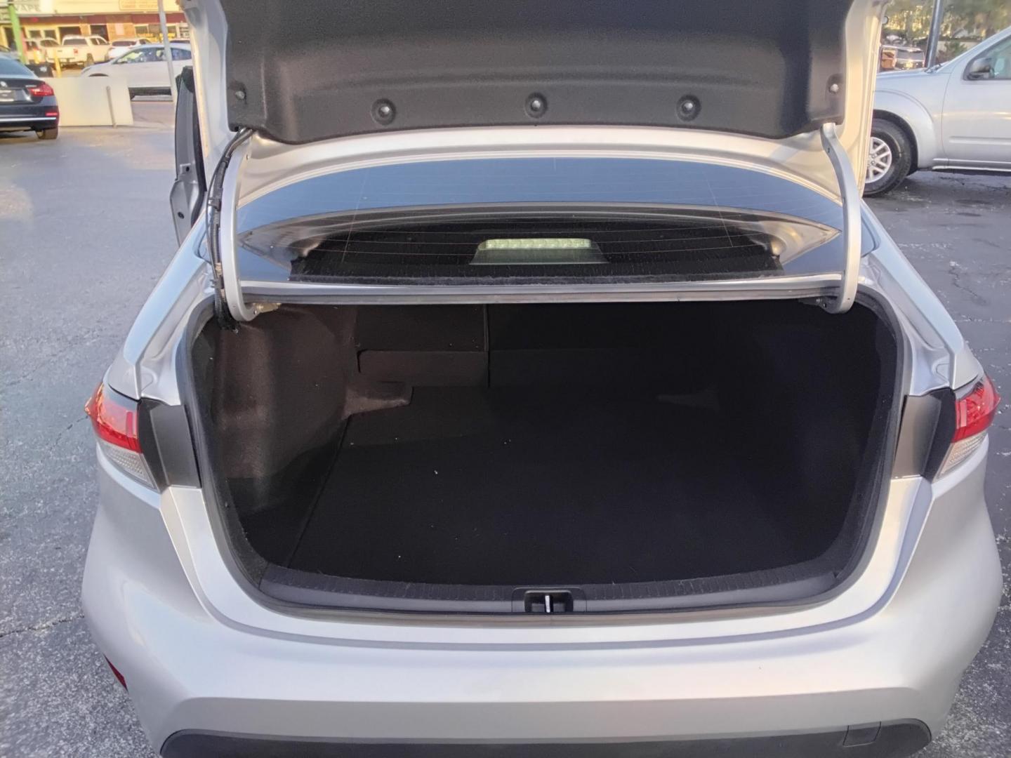 2021 SILVER /Grey Toyota Corolla LE (JTDEPMAE4MJ) with an 1.8L L4 DOHC 16V engine, CVT transmission, located at 6112 N Florida Avenue, Tampa, FL, 33604, (888) 521-5131, 27.954929, -82.459534 - $499 down plus tax & tag. - Photo#8