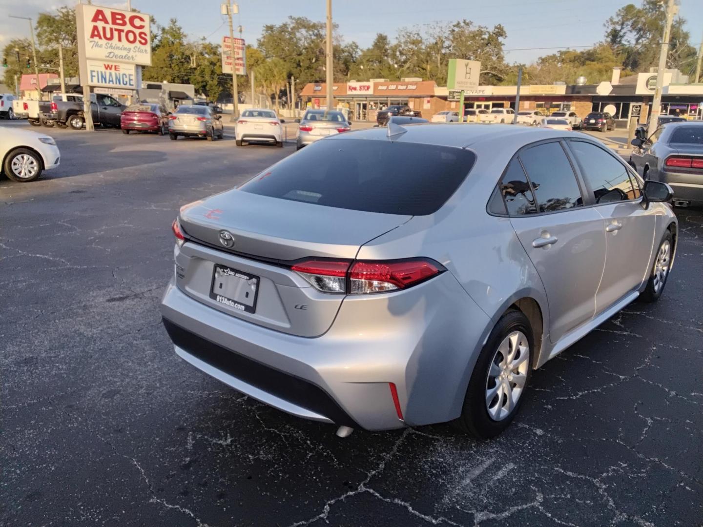 2021 SILVER /Grey Toyota Corolla LE (JTDEPMAE4MJ) with an 1.8L L4 DOHC 16V engine, CVT transmission, located at 6112 N Florida Avenue, Tampa, FL, 33604, (888) 521-5131, 27.954929, -82.459534 - $499 down plus tax & tag. - Photo#5