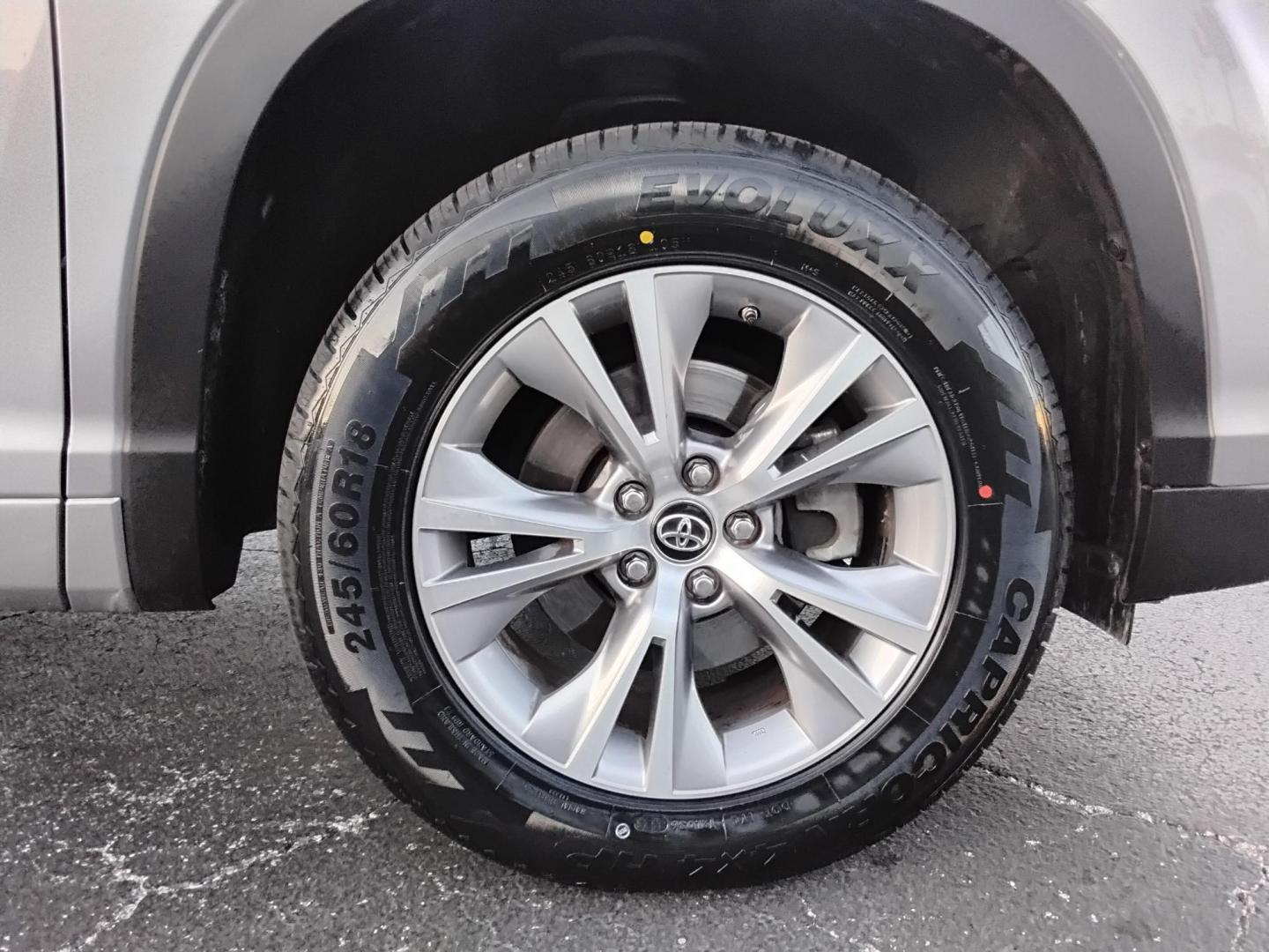 2016 SILVER /Beige Toyota Highlander LE FWD V6 (5TDZKRFH9GS) with an 3.5L V6 DOHC 24V engine, 6A transmission, located at 6112 N Florida Avenue, Tampa, FL, 33604, (888) 521-5131, 27.954929, -82.459534 - $499 down plus tax & tag. - Photo#13