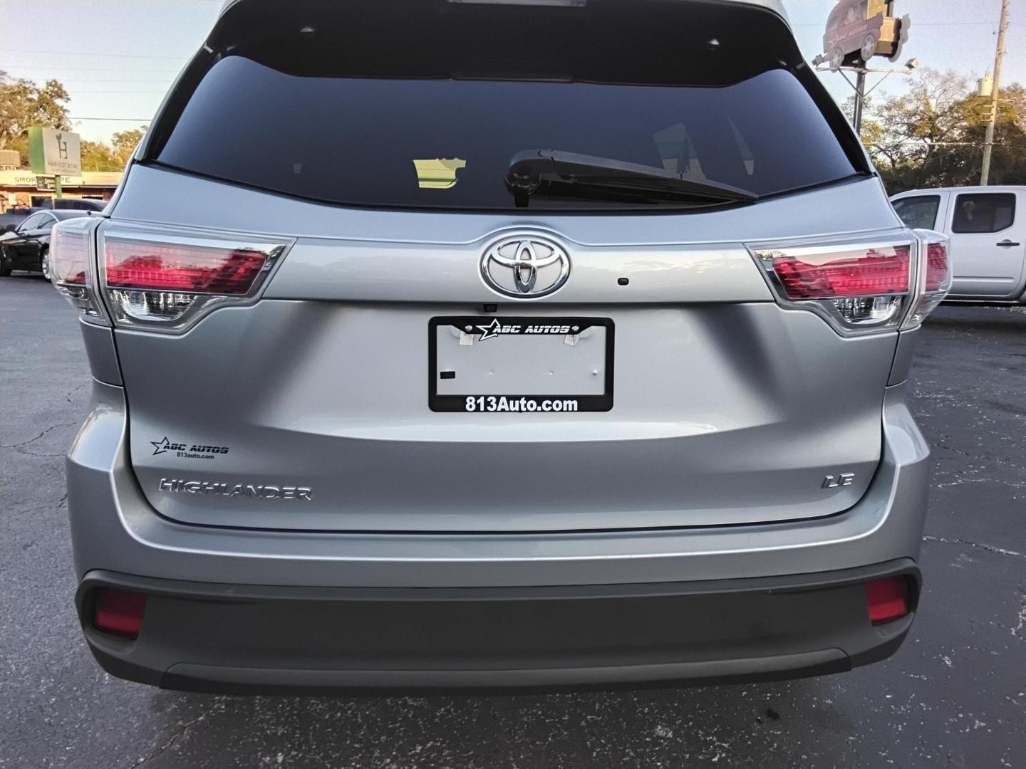 2016 SILVER /Beige Toyota Highlander LE FWD V6 (5TDZKRFH9GS) with an 3.5L V6 DOHC 24V engine, 6A transmission, located at 6112 N Florida Avenue, Tampa, FL, 33604, (888) 521-5131, 27.954929, -82.459534 - $499 down plus tax & tag. - Photo#6