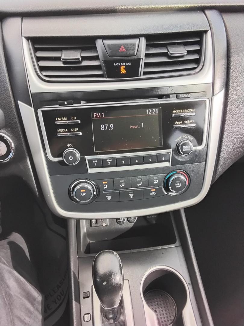 2016 RED /Grey Nissan Altima 2.5 SL (1N4AL3AP3GN) with an 2.5L L4 DOHC 16V engine, CVT transmission, located at 6112 N Florida Avenue, Tampa, FL, 33604, (888) 521-5131, 27.954929, -82.459534 - $499 down plus tax & tag. - Photo#19