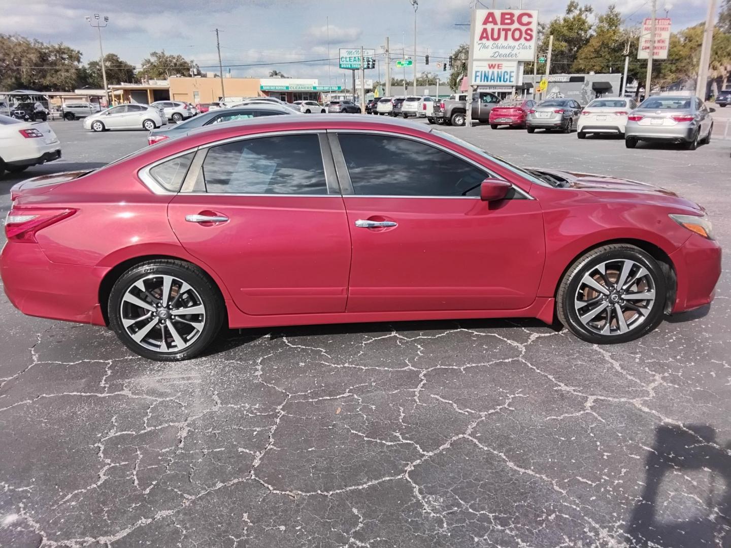2016 RED /Grey Nissan Altima 2.5 SL (1N4AL3AP3GN) with an 2.5L L4 DOHC 16V engine, CVT transmission, located at 6112 N Florida Avenue, Tampa, FL, 33604, (888) 521-5131, 27.954929, -82.459534 - $499 down plus tax & tag. - Photo#7
