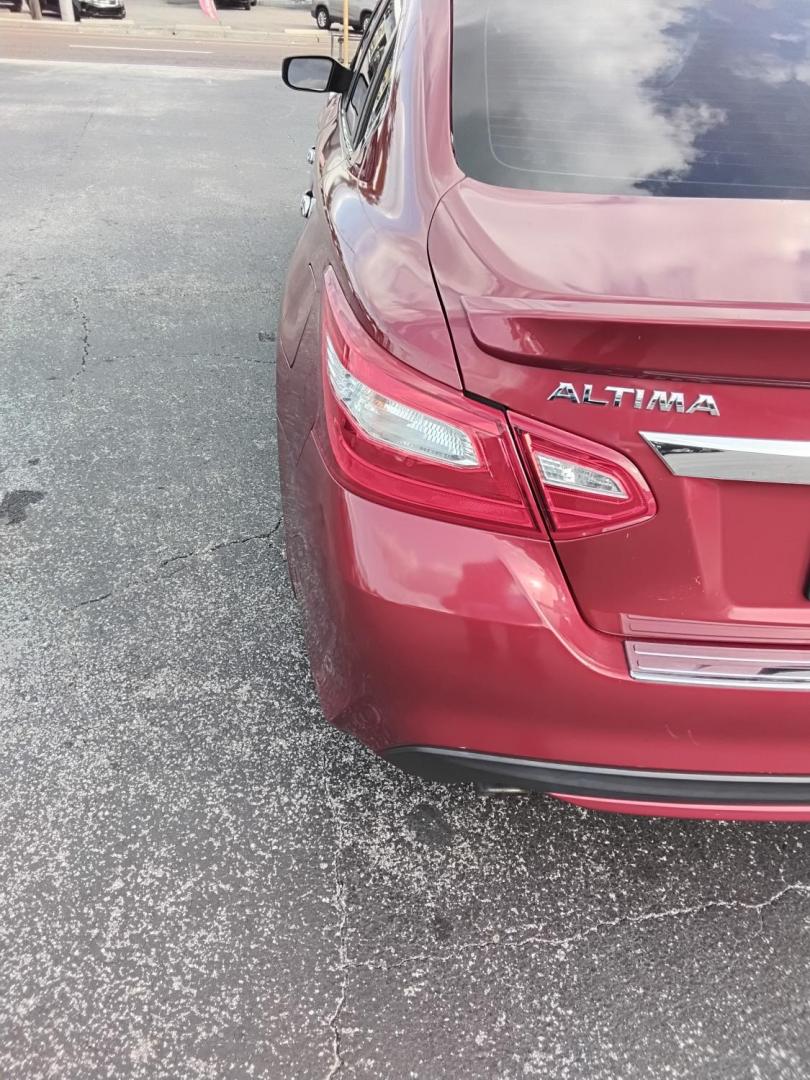 2016 RED /Grey Nissan Altima 2.5 SL (1N4AL3AP3GN) with an 2.5L L4 DOHC 16V engine, CVT transmission, located at 6112 N Florida Avenue, Tampa, FL, 33604, (888) 521-5131, 27.954929, -82.459534 - $499 down plus tax & tag. - Photo#9