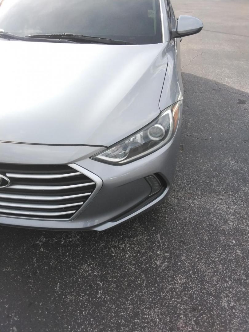 2017 GRAY /Grey Hyundai Elantra Limited (5NPD84LF8HH) with an 1.8L L4 DOHC 16V engine, 6A transmission, located at 6112 N Florida Avenue, Tampa, FL, 33604, (888) 521-5131, 27.954929, -82.459534 - $499 down plus tax & tag. - Photo#5
