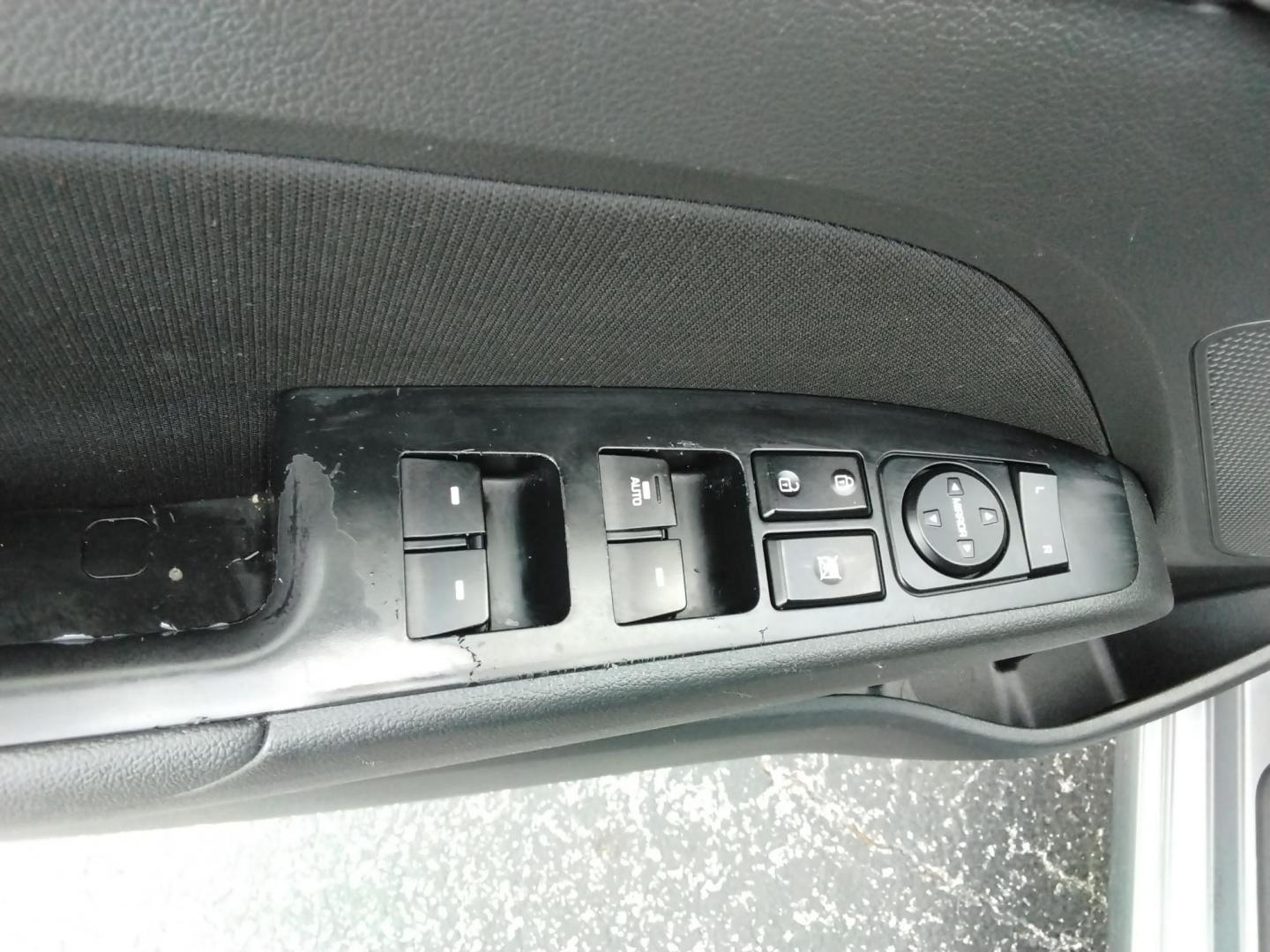 2017 GRAY /Grey Hyundai Elantra Limited (5NPD84LF8HH) with an 1.8L L4 DOHC 16V engine, 6A transmission, located at 6112 N Florida Avenue, Tampa, FL, 33604, (888) 521-5131, 27.954929, -82.459534 - $499 down plus tax & tag. - Photo#22