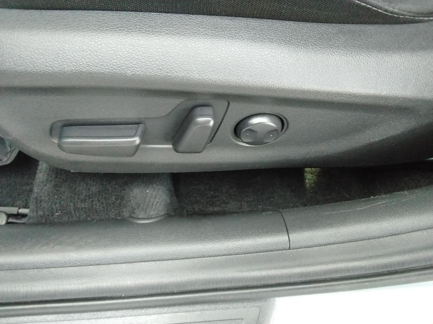 2017 GRAY /Grey Hyundai Elantra Limited (5NPD84LF8HH) with an 1.8L L4 DOHC 16V engine, 6A transmission, located at 6112 N Florida Avenue, Tampa, FL, 33604, (888) 521-5131, 27.954929, -82.459534 - $499 down plus tax & tag. - Photo#23