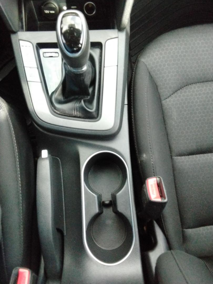 2017 GRAY /Grey Hyundai Elantra Limited (5NPD84LF8HH) with an 1.8L L4 DOHC 16V engine, 6A transmission, located at 6112 N Florida Avenue, Tampa, FL, 33604, (888) 521-5131, 27.954929, -82.459534 - $499 down plus tax & tag. - Photo#18