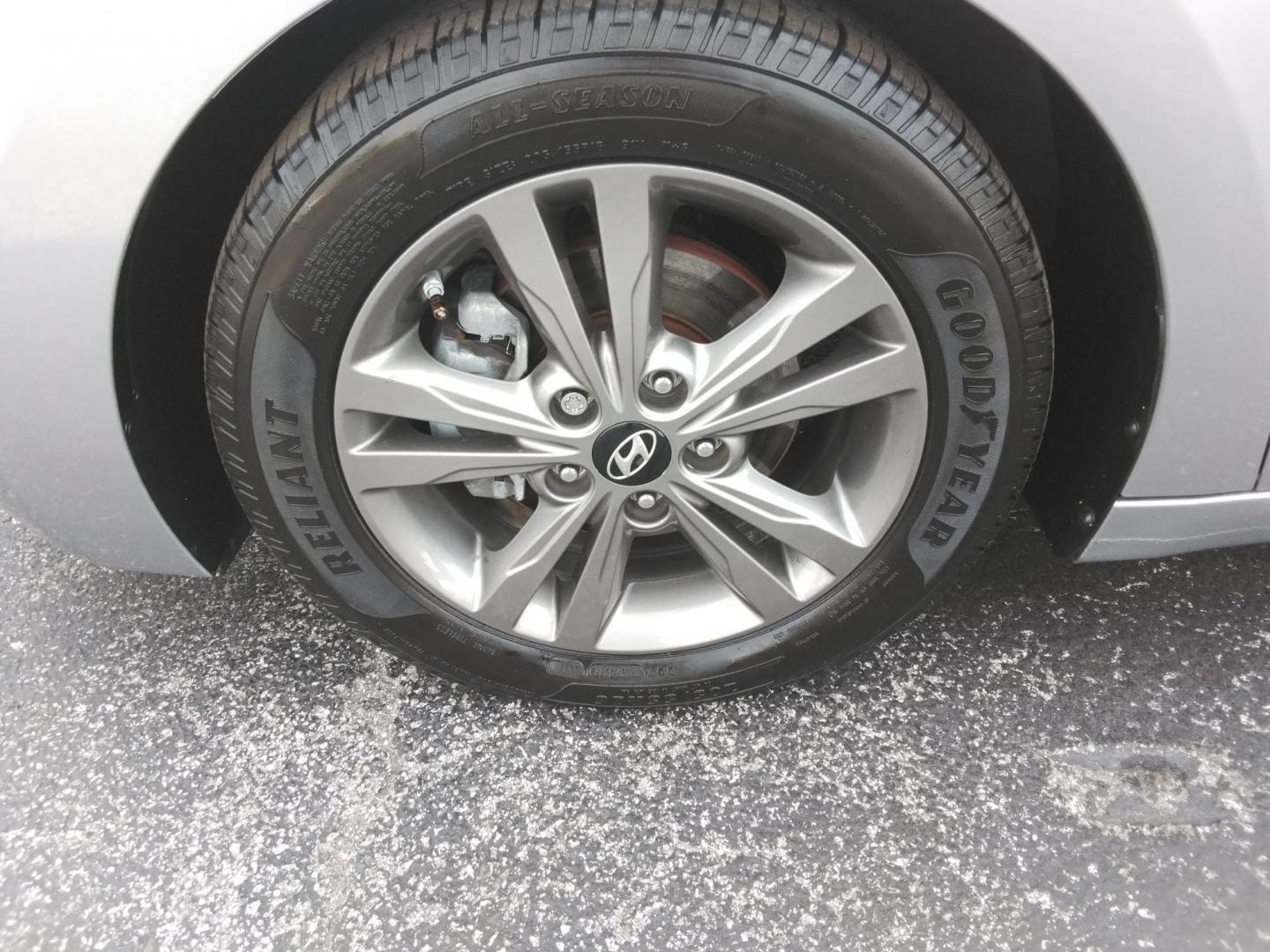 2017 GRAY /Grey Hyundai Elantra Limited (5NPD84LF8HH) with an 1.8L L4 DOHC 16V engine, 6A transmission, located at 6112 N Florida Avenue, Tampa, FL, 33604, (888) 521-5131, 27.954929, -82.459534 - $499 down plus tax & tag. - Photo#25