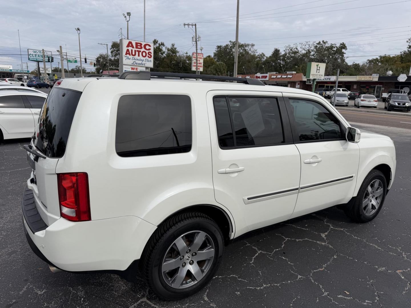 2015 White /Black Honda Pilot Touring 2WD 5-Spd AT with DVD (5FNYF3H96FB) with an 3.5L V6 SOHC 24V engine, 5-Speed Automatic transmission, located at 6112 N Florida Avenue, Tampa, FL, 33604, (888) 521-5131, 27.954929, -82.459534 - $499 DOWN PLUS TAX & TAG. - Photo#1