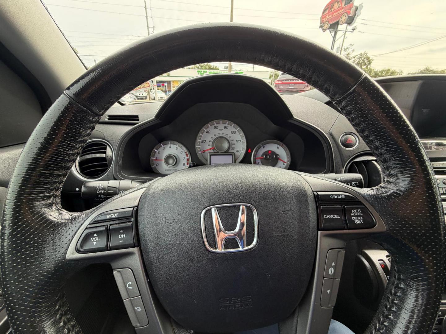 2015 White /Black Honda Pilot Touring 2WD 5-Spd AT with DVD (5FNYF3H96FB) with an 3.5L V6 SOHC 24V engine, 5-Speed Automatic transmission, located at 6112 N Florida Avenue, Tampa, FL, 33604, (888) 521-5131, 27.954929, -82.459534 - $499 DOWN PLUS TAX & TAG. - Photo#5