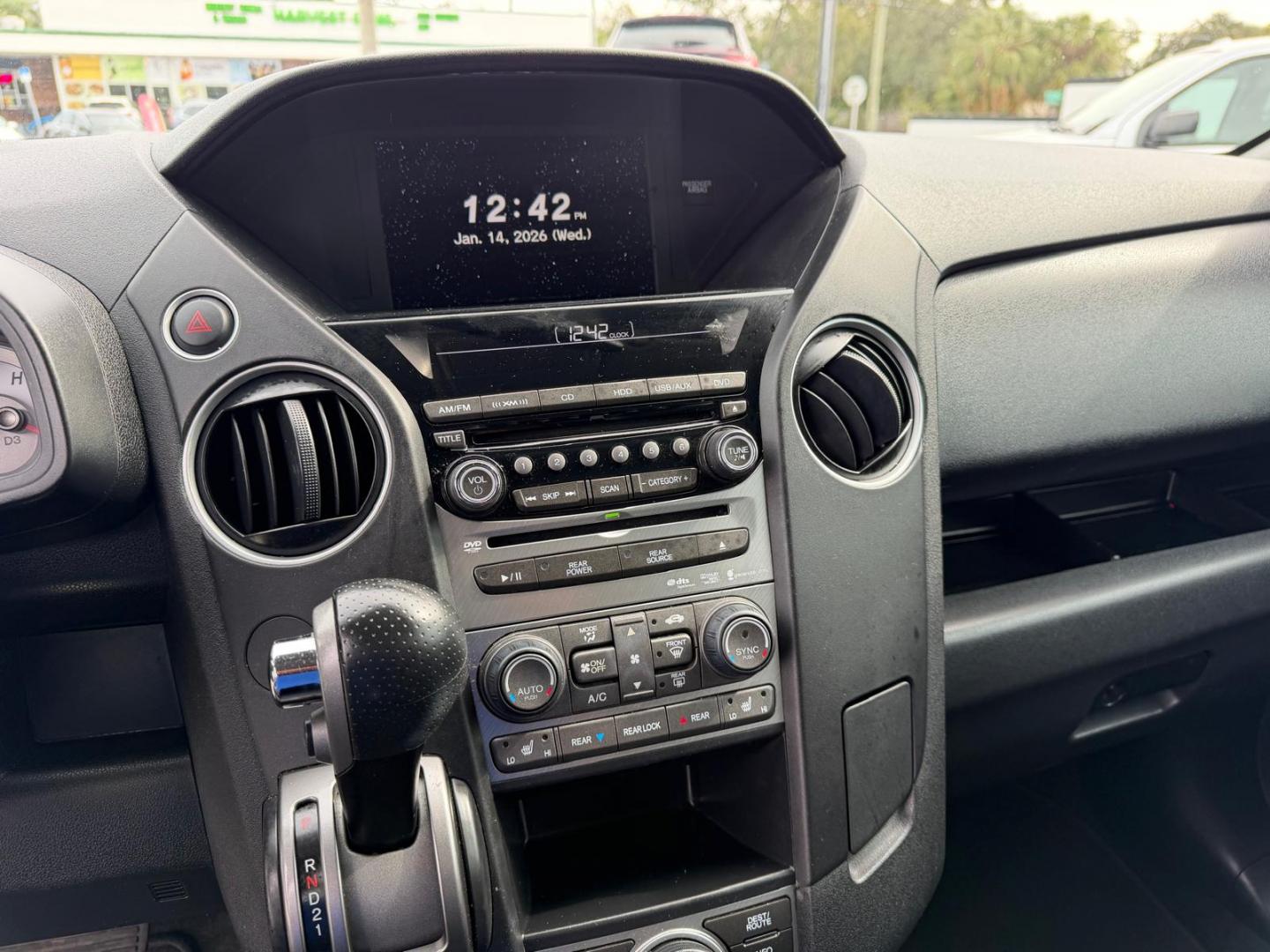 2015 White /Black Honda Pilot Touring 2WD 5-Spd AT with DVD (5FNYF3H96FB) with an 3.5L V6 SOHC 24V engine, 5-Speed Automatic transmission, located at 6112 N Florida Avenue, Tampa, FL, 33604, (888) 521-5131, 27.954929, -82.459534 - $499 DOWN PLUS TAX & TAG. - Photo#6