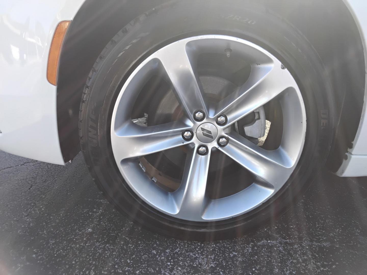 2015 White /Black Chrysler 300 Limited RWD (2C3CCAAG5FH) with an 3.6L V6 SOHC 24V engine, 8-Speed Automatic transmission, located at 6112 N Florida Avenue, Tampa, FL, 33604, (888) 521-5131, 27.954929, -82.459534 - $499 down plus tax & tag. - Photo#12