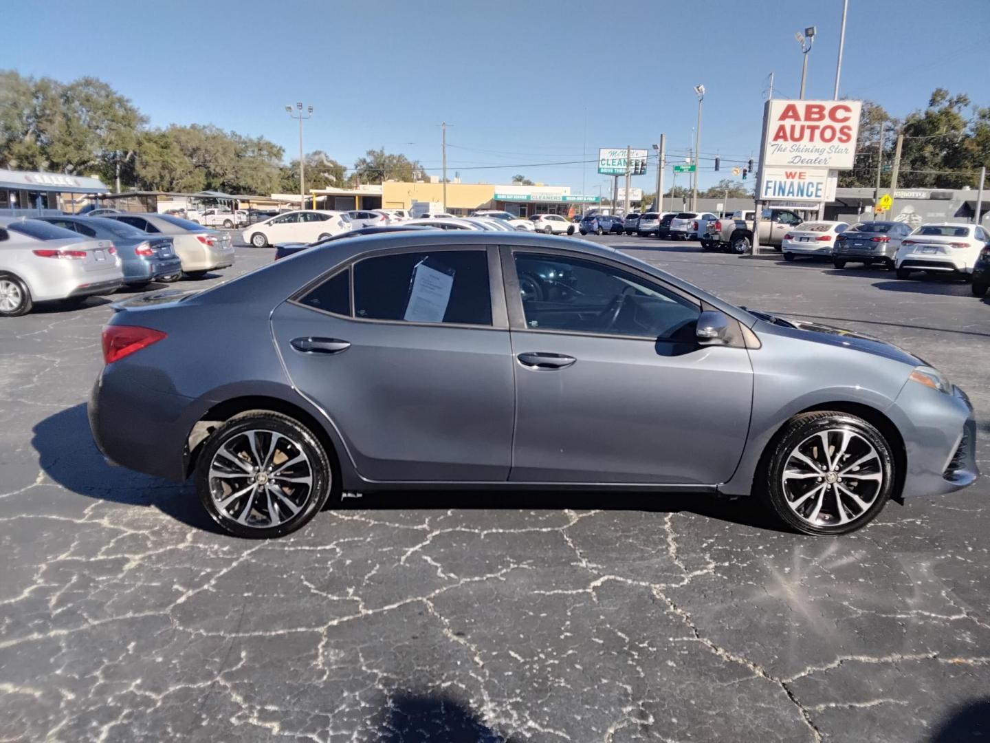 2017 GRAY /Grey Toyota Corolla SE CVT (5YFBURHE1HP) with an 1.8L L4 DOHC 16V engine, CVT transmission, located at 6112 N Florida Avenue, Tampa, FL, 33604, (888) 521-5131, 27.954929, -82.459534 - $499 down plus tax & tag. - Photo#5