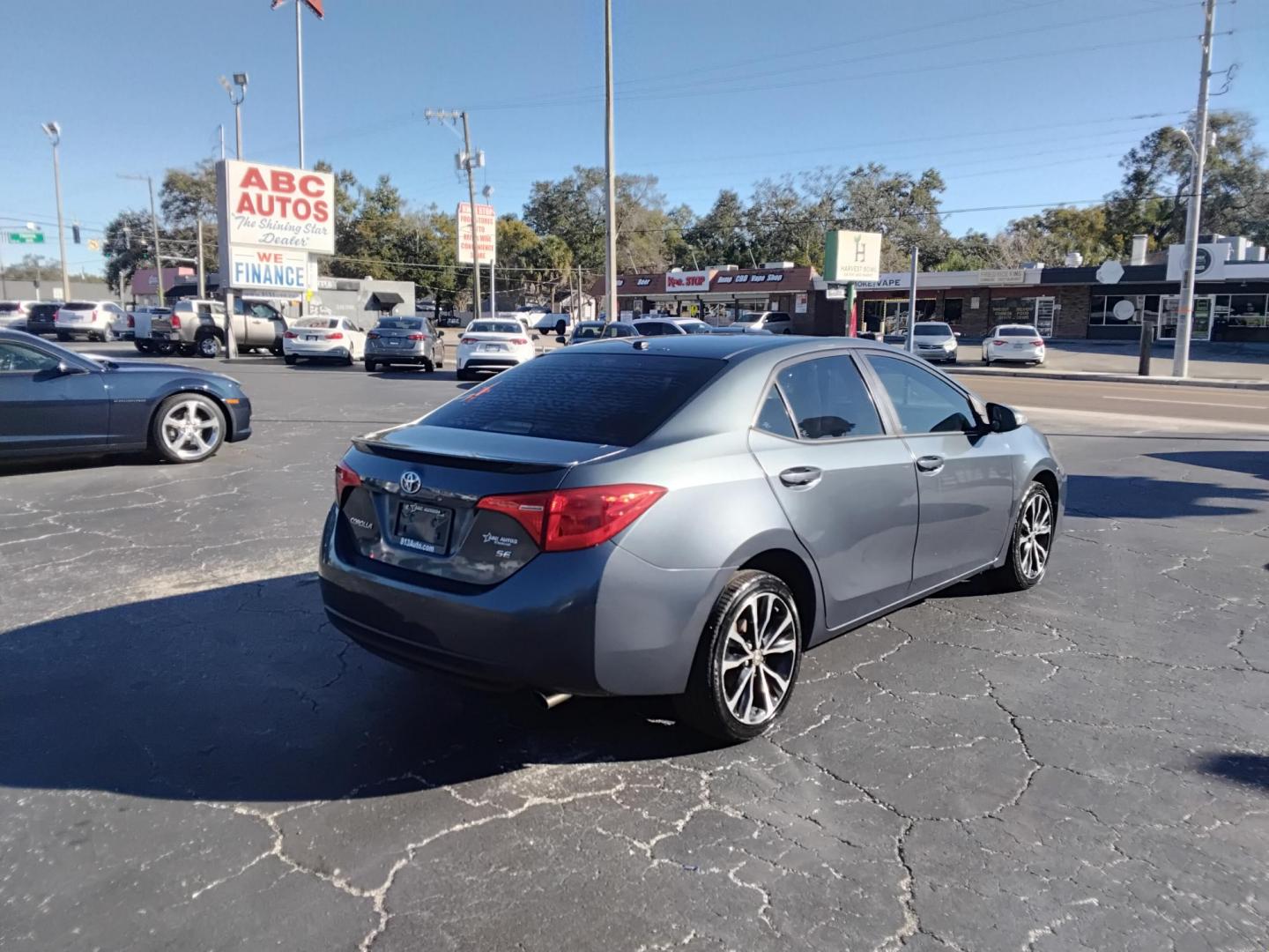 2017 GRAY /Grey Toyota Corolla SE CVT (5YFBURHE1HP) with an 1.8L L4 DOHC 16V engine, CVT transmission, located at 6112 N Florida Avenue, Tampa, FL, 33604, (888) 521-5131, 27.954929, -82.459534 - $499 down plus tax & tag. - Photo#4