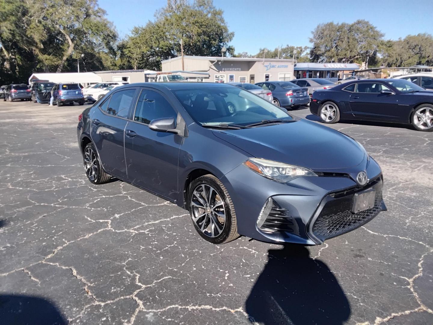 2017 GRAY /Grey Toyota Corolla SE CVT (5YFBURHE1HP) with an 1.8L L4 DOHC 16V engine, CVT transmission, located at 6112 N Florida Avenue, Tampa, FL, 33604, (888) 521-5131, 27.954929, -82.459534 - $499 down plus tax & tag. - Photo#3