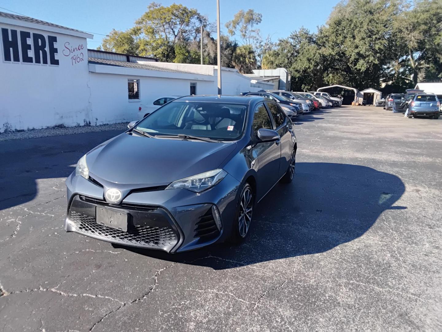 2017 GRAY /Grey Toyota Corolla SE CVT (5YFBURHE1HP) with an 1.8L L4 DOHC 16V engine, CVT transmission, located at 6112 N Florida Avenue, Tampa, FL, 33604, (888) 521-5131, 27.954929, -82.459534 - $499 down plus tax & tag. - Photo#1