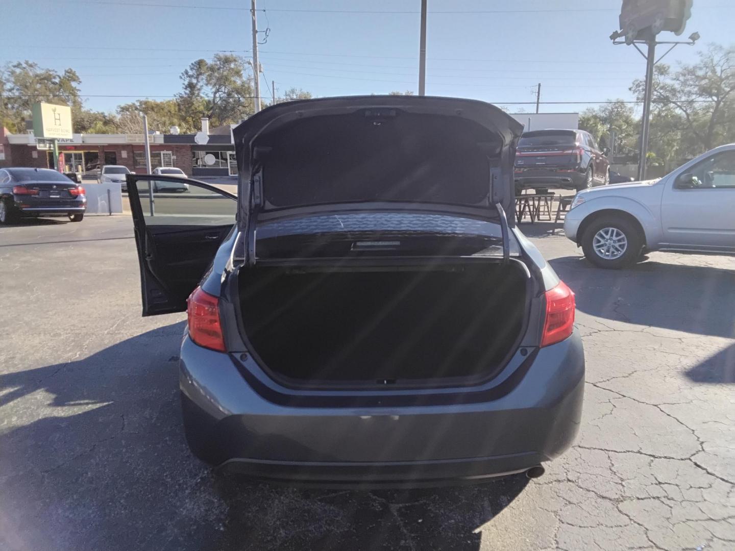 2017 GRAY /Grey Toyota Corolla SE CVT (5YFBURHE1HP) with an 1.8L L4 DOHC 16V engine, CVT transmission, located at 6112 N Florida Avenue, Tampa, FL, 33604, (888) 521-5131, 27.954929, -82.459534 - $499 down plus tax & tag. - Photo#7