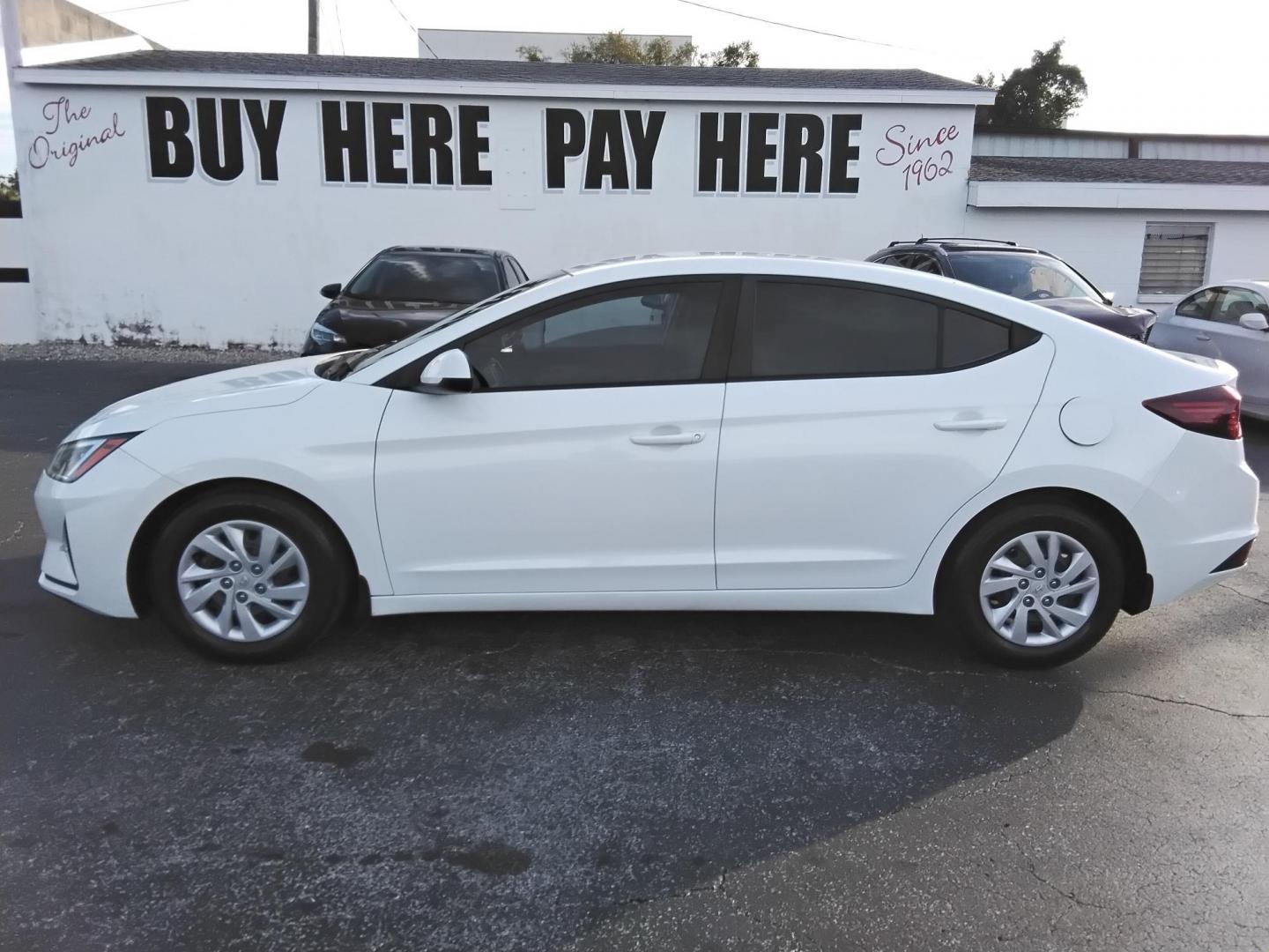 2019 White /Beige Hyundai Elantra SE 6AT (5NPD74LF1KH) with an 1.8L L4 DOHC 16V engine, 6A transmission, located at 6112 N Florida Avenue, Tampa, FL, 33604, (888) 521-5131, 27.954929, -82.459534 - $499 down plus tax & tag. - Photo#0