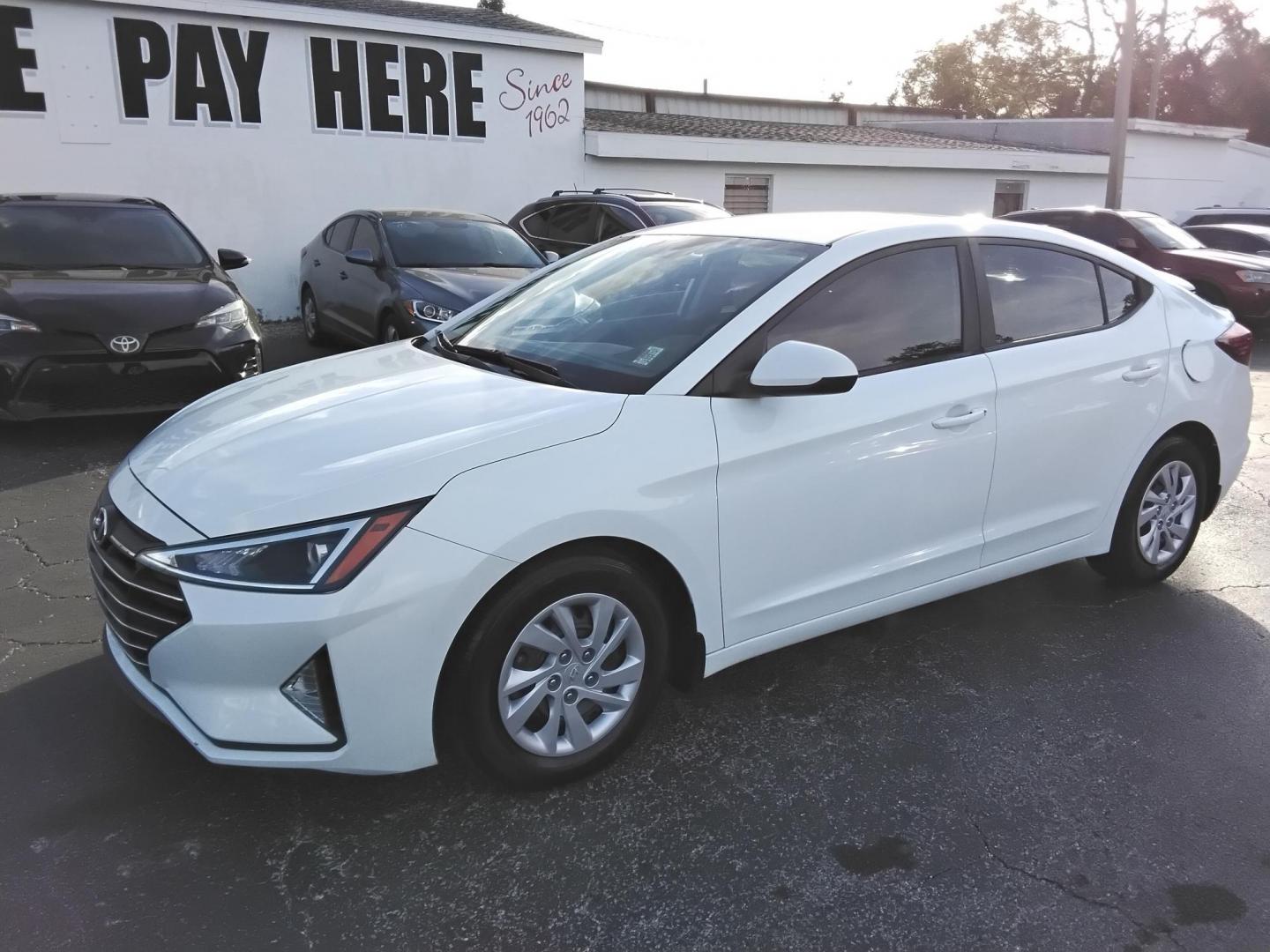 2019 White /Beige Hyundai Elantra SE 6AT (5NPD74LF1KH) with an 1.8L L4 DOHC 16V engine, 6A transmission, located at 6112 N Florida Avenue, Tampa, FL, 33604, (888) 521-5131, 27.954929, -82.459534 - $499 down plus tax & tag. - Photo#2
