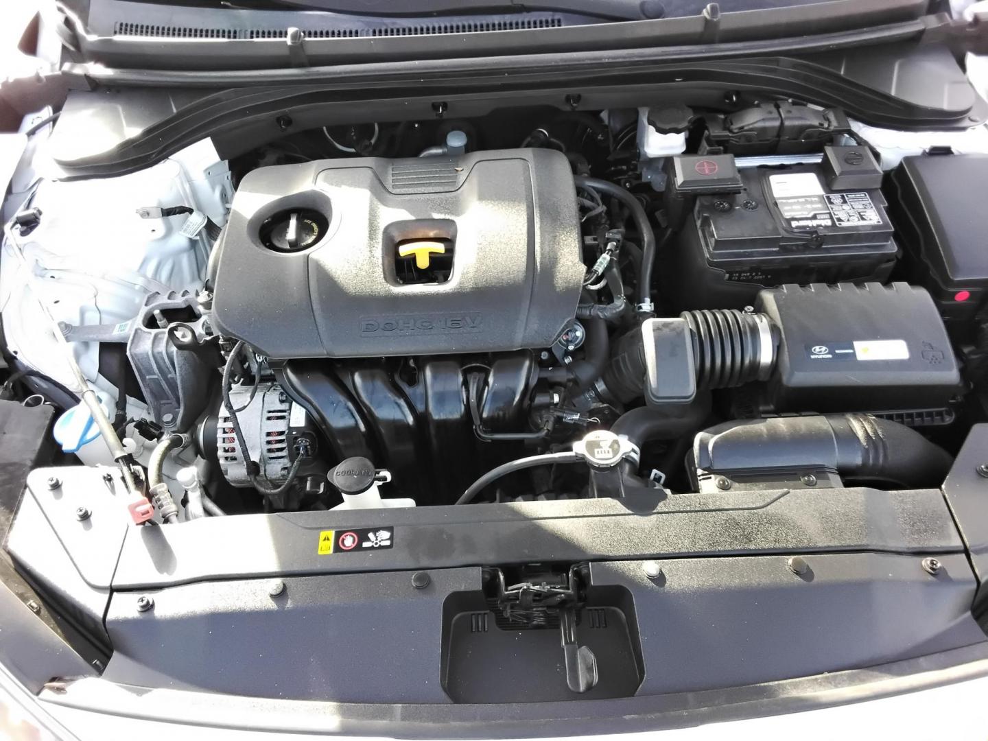 2019 White /Beige Hyundai Elantra SE 6AT (5NPD74LF1KH) with an 1.8L L4 DOHC 16V engine, 6A transmission, located at 6112 N Florida Avenue, Tampa, FL, 33604, (888) 521-5131, 27.954929, -82.459534 - $499 down plus tax & tag. - Photo#11