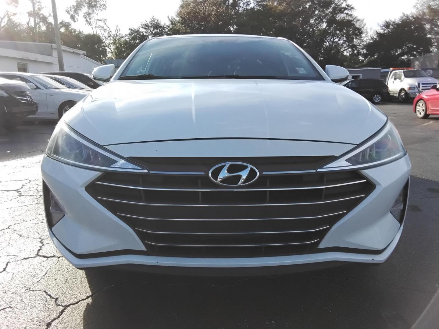 2019 White /Beige Hyundai Elantra SE 6AT (5NPD74LF1KH) with an 1.8L L4 DOHC 16V engine, 6A transmission, located at 6112 N Florida Avenue, Tampa, FL, 33604, (888) 521-5131, 27.954929, -82.459534 - $499 down plus tax & tag. - Photo#1