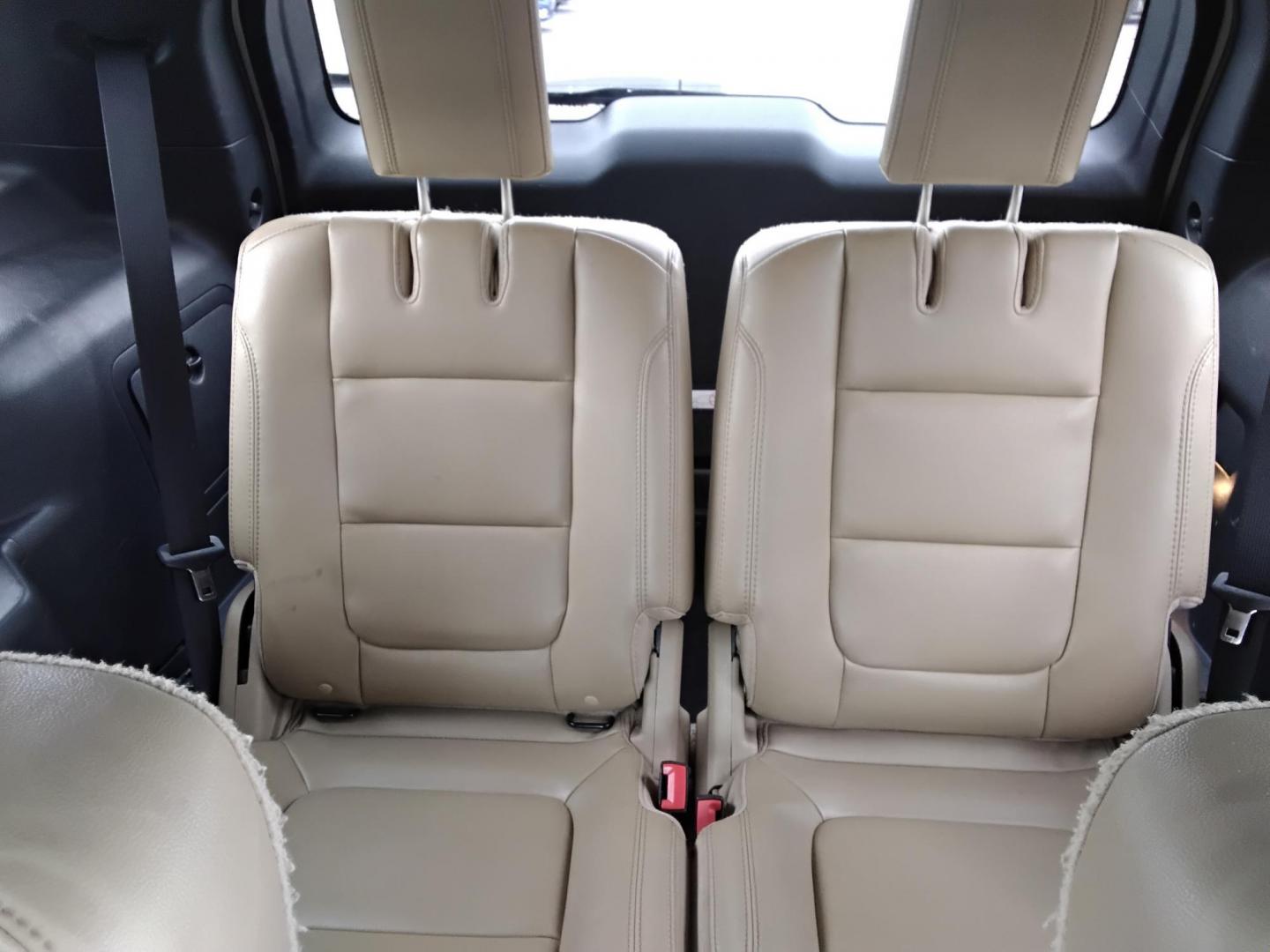 2017 White /Beige Ford Explorer XLT FWD (1FM5K7D86HG) with an 3.5L V6 DOHC 24V engine, 6A transmission, located at 6112 N Florida Avenue, Tampa, FL, 33604, (888) 521-5131, 27.954929, -82.459534 - $499 down plus tax & tag. - Photo#9