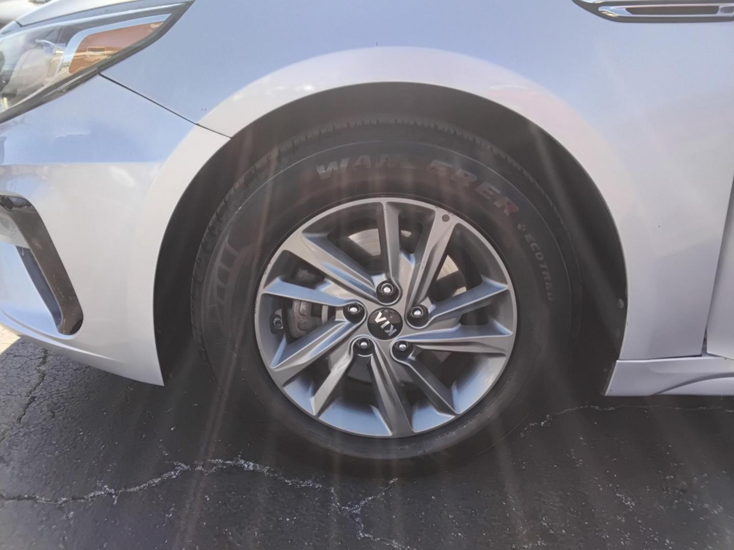 2019 SILVER /Grey Kia Optima LX (5XXGT4L31KG) with an 2.4L L4 DOHC 16V engine, 6A transmission, located at 6112 N Florida Avenue, Tampa, FL, 33604, (888) 521-5131, 27.954929, -82.459534 - $499 down plus tax & tag.- Photo#10