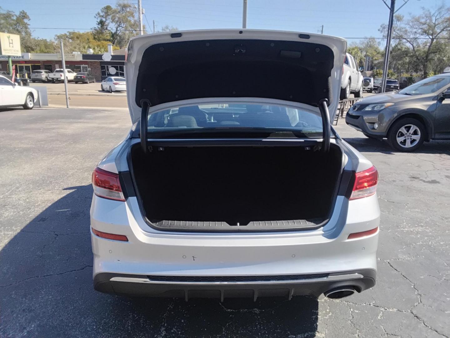 2019 SILVER /Grey Kia Optima LX (5XXGT4L31KG) with an 2.4L L4 DOHC 16V engine, 6A transmission, located at 6112 N Florida Avenue, Tampa, FL, 33604, (888) 521-5131, 27.954929, -82.459534 - $499 down plus tax & tag.- Photo#5