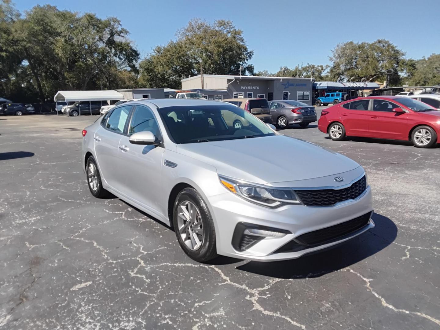 2019 SILVER /Grey Kia Optima LX (5XXGT4L31KG) with an 2.4L L4 DOHC 16V engine, 6A transmission, located at 6112 N Florida Avenue, Tampa, FL, 33604, (888) 521-5131, 27.954929, -82.459534 - $499 down plus tax & tag. - Photo#2