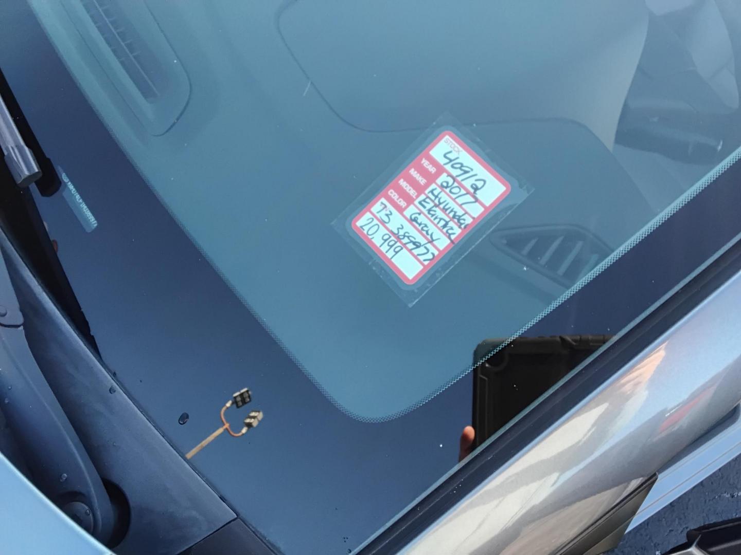 2017 GRAY /Beige Hyundai Elantra SE 6AT (KMHD74LF1HU) with an 1.8L L4 DOHC 16V engine, 6A transmission, located at 6112 N Florida Avenue, Tampa, FL, 33604, (888) 521-5131, 27.954929, -82.459534 - $499 down plus tax & tag. - Photo#13