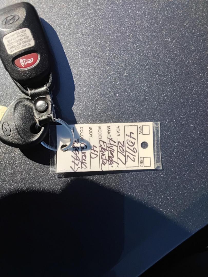 2017 GRAY /Beige Hyundai Elantra SE 6AT (KMHD74LF1HU) with an 1.8L L4 DOHC 16V engine, 6A transmission, located at 6112 N Florida Avenue, Tampa, FL, 33604, (888) 521-5131, 27.954929, -82.459534 - $499 down plus tax & tag. - Photo#11