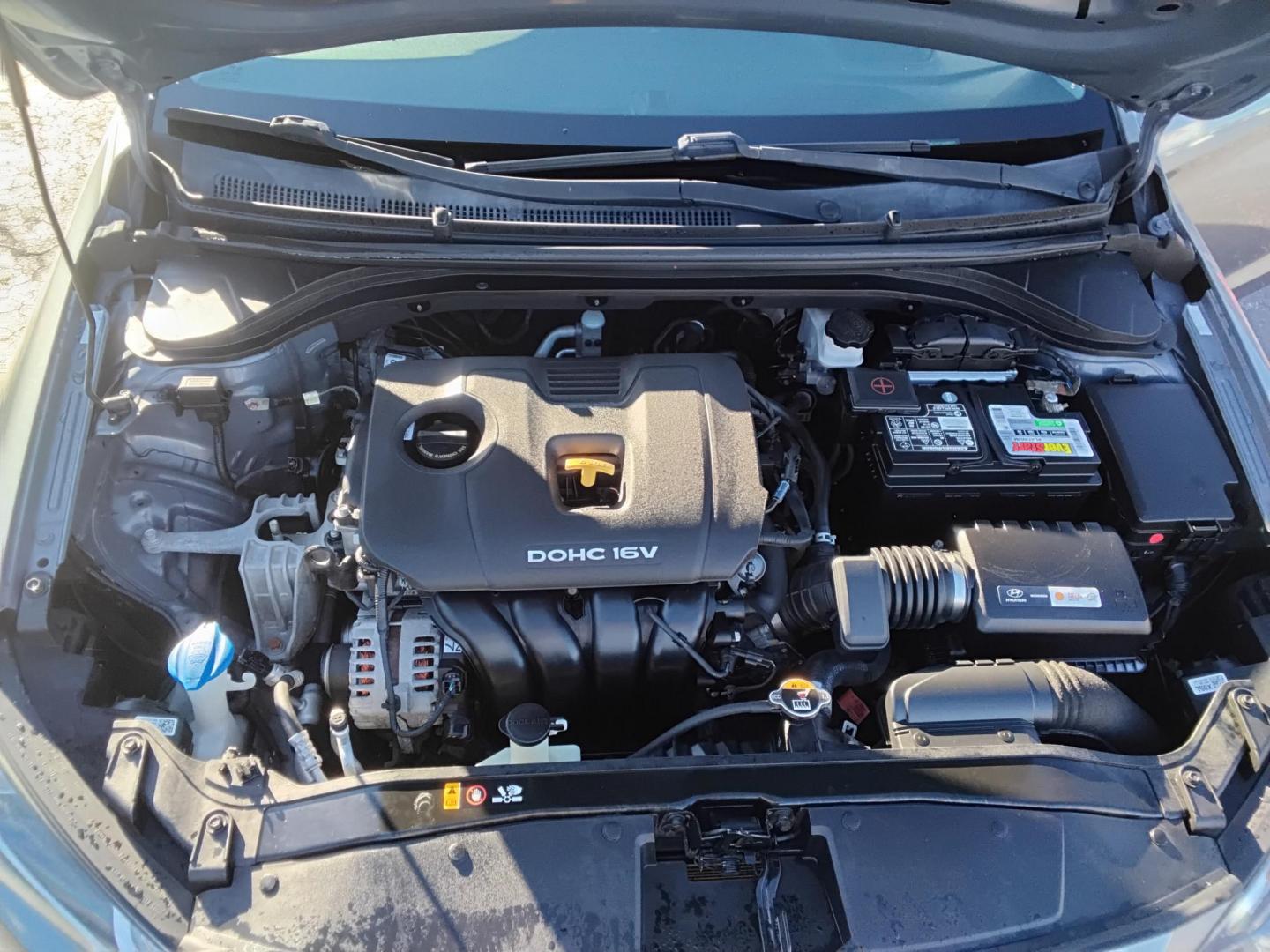 2017 GRAY /Beige Hyundai Elantra SE 6AT (KMHD74LF1HU) with an 1.8L L4 DOHC 16V engine, 6A transmission, located at 6112 N Florida Avenue, Tampa, FL, 33604, (888) 521-5131, 27.954929, -82.459534 - $499 down plus tax & tag. - Photo#12