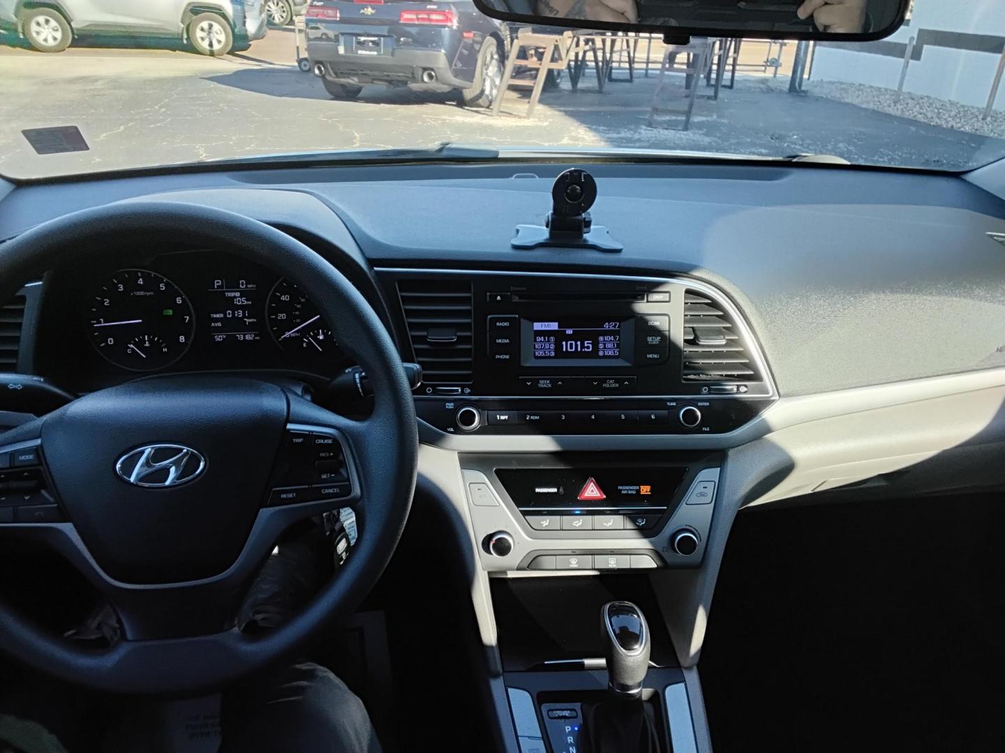 2017 GRAY /Beige Hyundai Elantra SE 6AT (KMHD74LF1HU) with an 1.8L L4 DOHC 16V engine, 6A transmission, located at 6112 N Florida Avenue, Tampa, FL, 33604, (888) 521-5131, 27.954929, -82.459534 - $499 down plus tax & tag. - Photo#8