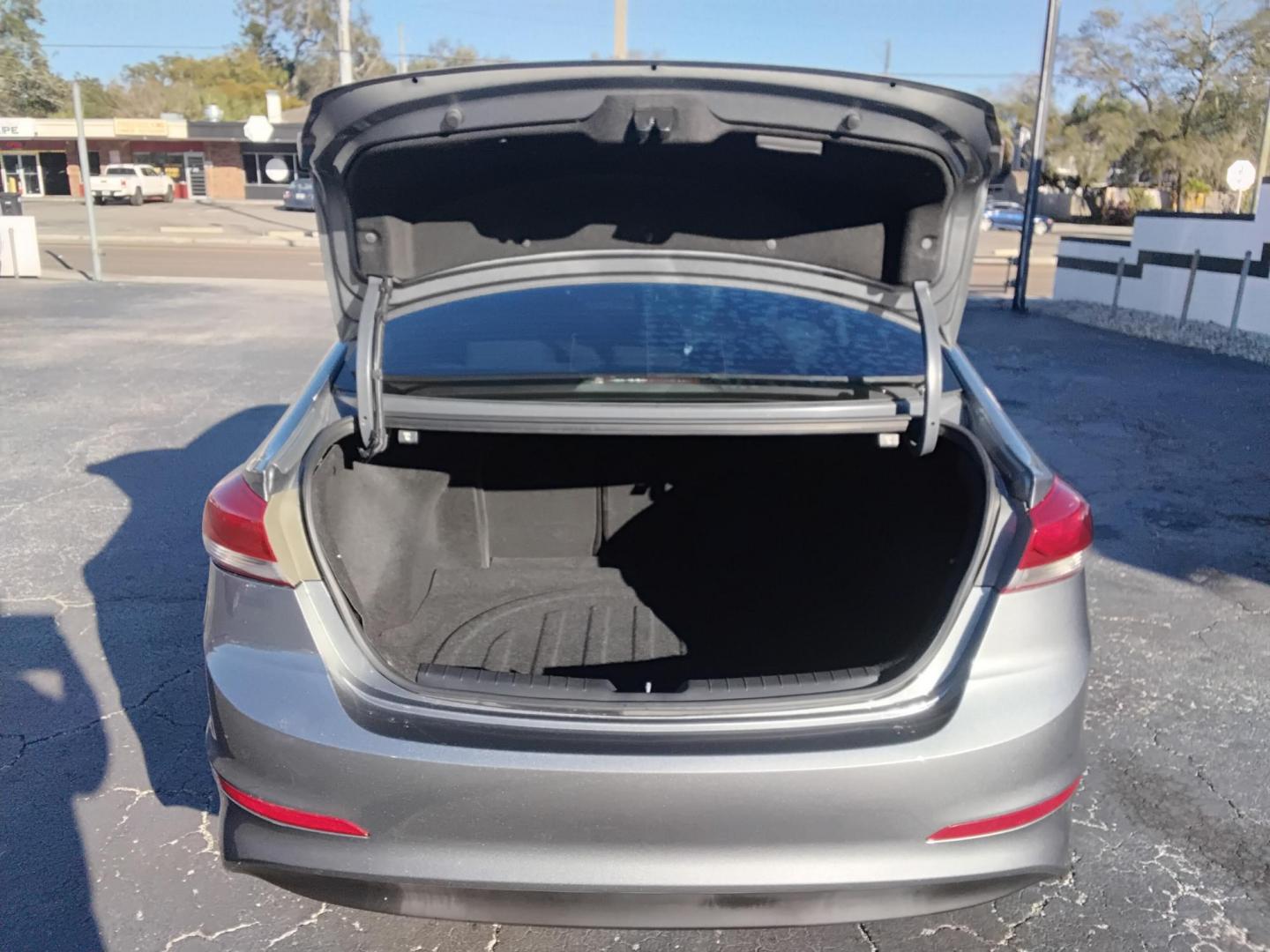 2017 GRAY /Beige Hyundai Elantra SE 6AT (KMHD74LF1HU) with an 1.8L L4 DOHC 16V engine, 6A transmission, located at 6112 N Florida Avenue, Tampa, FL, 33604, (888) 521-5131, 27.954929, -82.459534 - $499 down plus tax & tag. - Photo#6