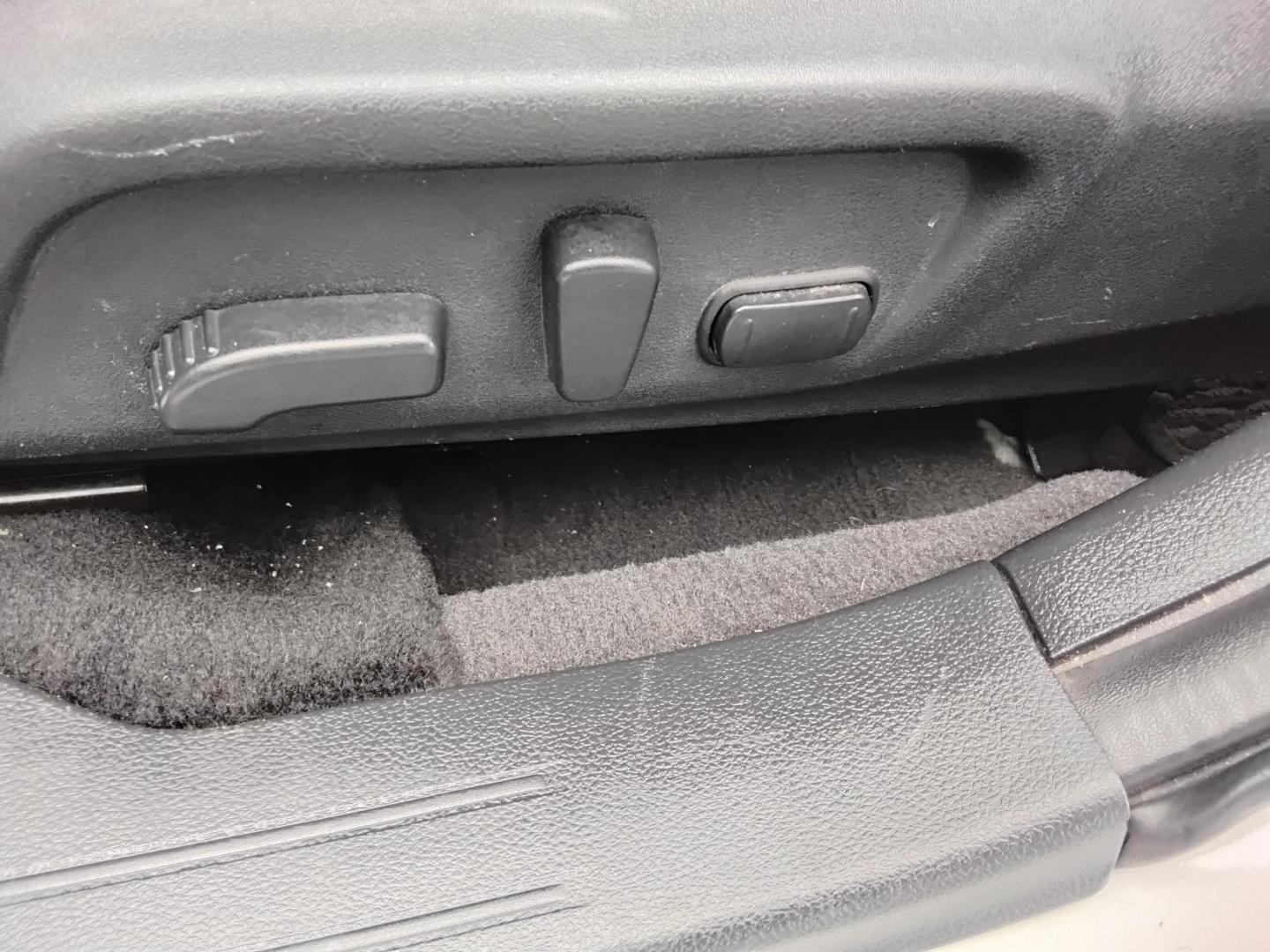 2017 White /Black Subaru Outback 2.5i Limited (4S4BSANC1H3) with an 2.5L H4 DOHC 16V engine, CVT transmission, located at 6112 N Florida Avenue, Tampa, FL, 33604, (888) 521-5131, 27.954929, -82.459534 - $499 DOWN PLUS TAX & TAG. - Photo#21