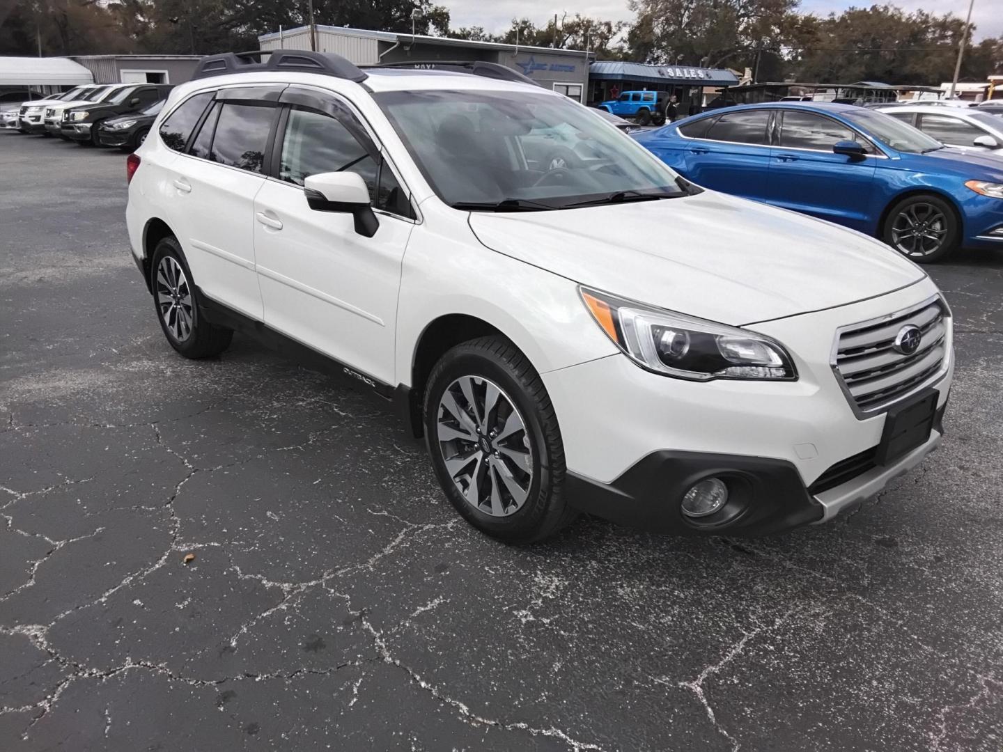 2017 White /Black Subaru Outback 2.5i Limited (4S4BSANC1H3) with an 2.5L H4 DOHC 16V engine, CVT transmission, located at 6112 N Florida Avenue, Tampa, FL, 33604, (888) 521-5131, 27.954929, -82.459534 - $499 DOWN PLUS TAX & TAG.- Photo#6