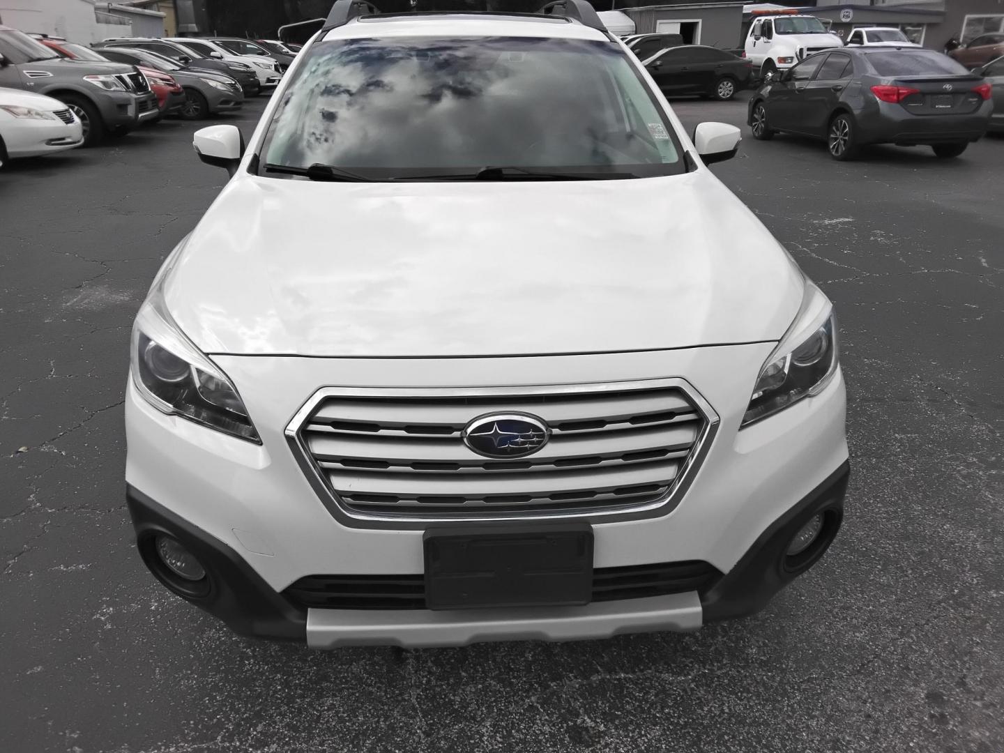 2017 White /Black Subaru Outback 2.5i Limited (4S4BSANC1H3) with an 2.5L H4 DOHC 16V engine, CVT transmission, located at 6112 N Florida Avenue, Tampa, FL, 33604, (888) 521-5131, 27.954929, -82.459534 - $499 DOWN PLUS TAX & TAG.- Photo#3