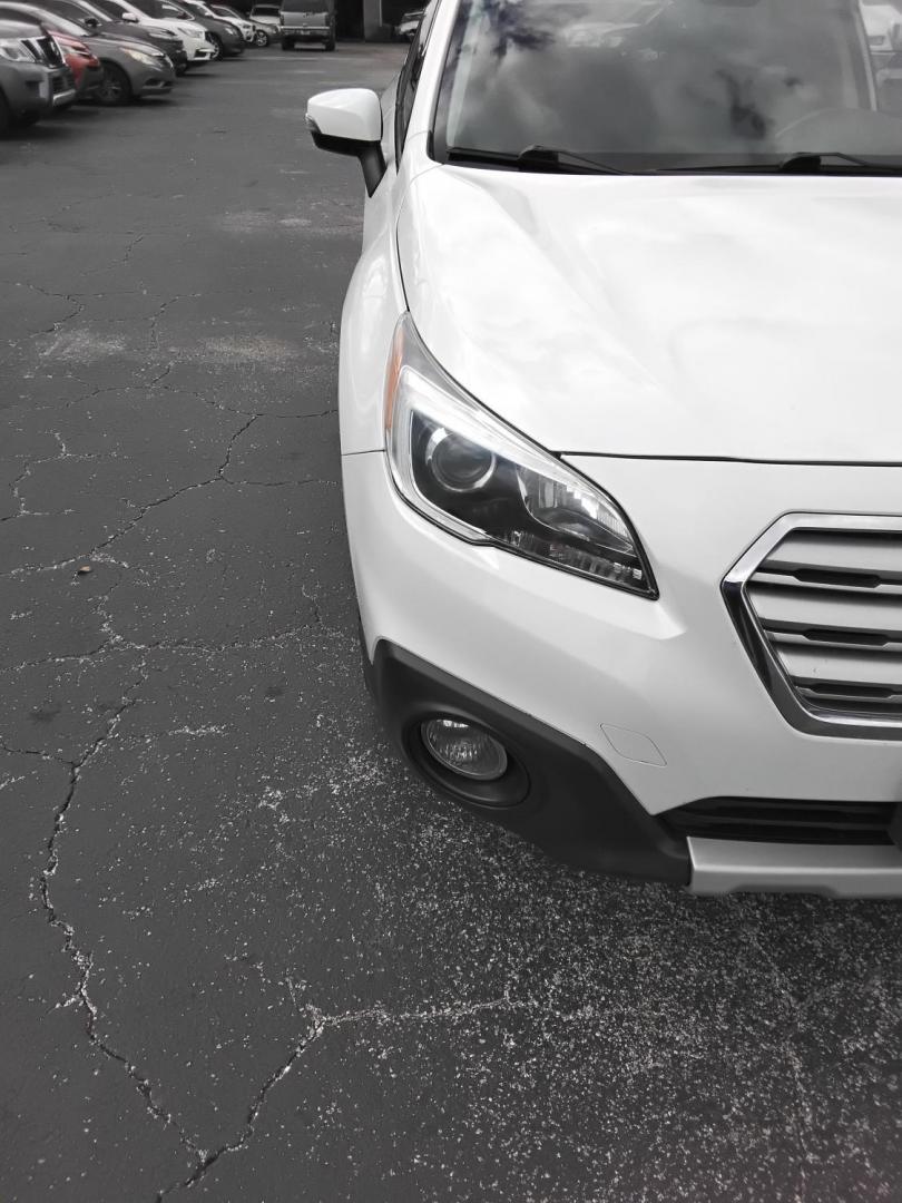 2017 White /Black Subaru Outback 2.5i Limited (4S4BSANC1H3) with an 2.5L H4 DOHC 16V engine, CVT transmission, located at 6112 N Florida Avenue, Tampa, FL, 33604, (888) 521-5131, 27.954929, -82.459534 - $499 DOWN PLUS TAX & TAG.- Photo#4