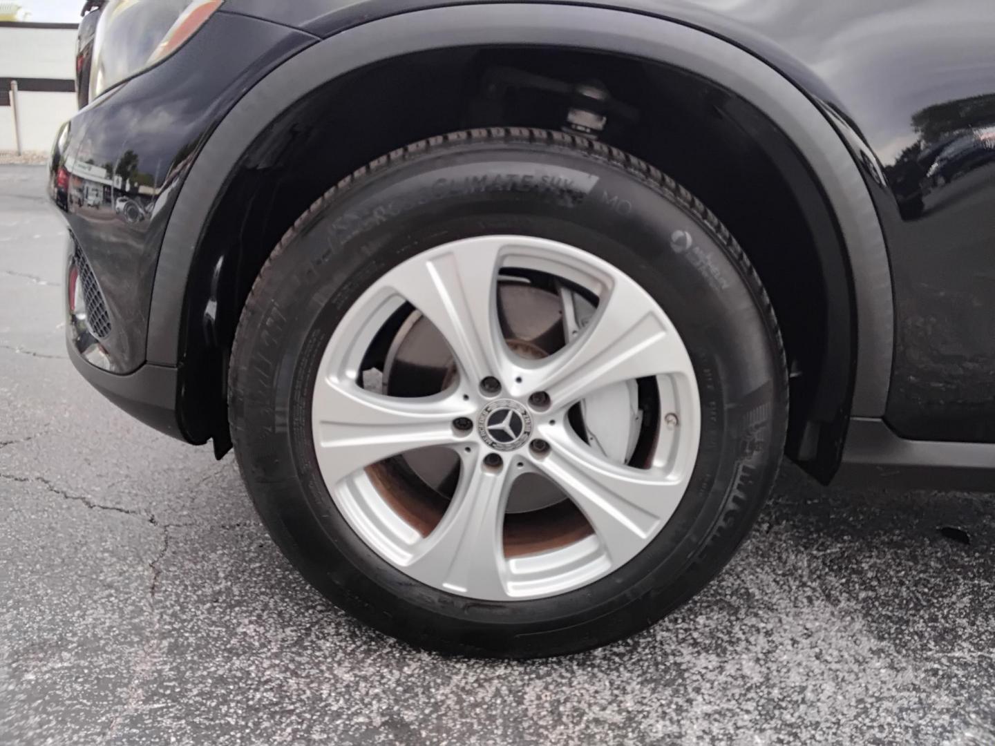 2018 BLACK /Black Mercedes-Benz GLC-Class GLC300 (WDC0G4JB9JV) with an 2.0L L4 DOHC 16V TURBO engine, 9A transmission, located at 6112 N Florida Avenue, Tampa, FL, 33604, (888) 521-5131, 27.954929, -82.459534 - $499 DOWN PLUS TAX & TAG. - Photo#6