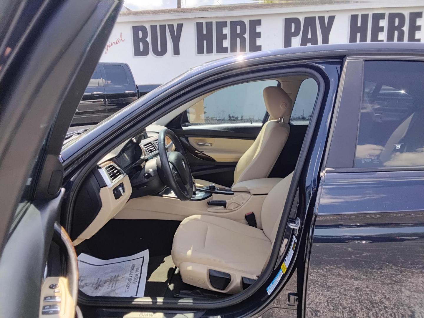 2017 BLUE /Beige BMW 3-Series 320i Sedan (WBA8A9C35HA) with an 2.0L L4 DOHC 16V engine, 8A transmission, located at 6112 N Florida Avenue, Tampa, FL, 33604, (888) 521-5131, 27.954929, -82.459534 - $499 down plus tax & tag. - Photo#7