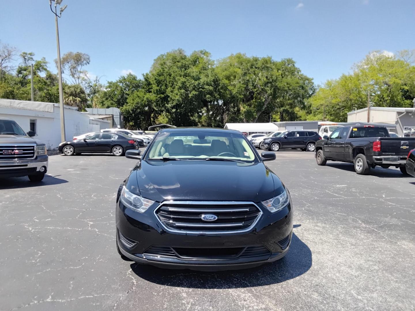 2017 BLACK /Beige Ford Taurus SE FWD (1FAHP2D85HG) with an 3.5L V6 DOHC 24V engine, 6A transmission, located at 6112 N Florida Avenue, Tampa, FL, 33604, (888) 521-5131, 27.954929, -82.459534 - $499 down plus tax & tag. - Photo#1