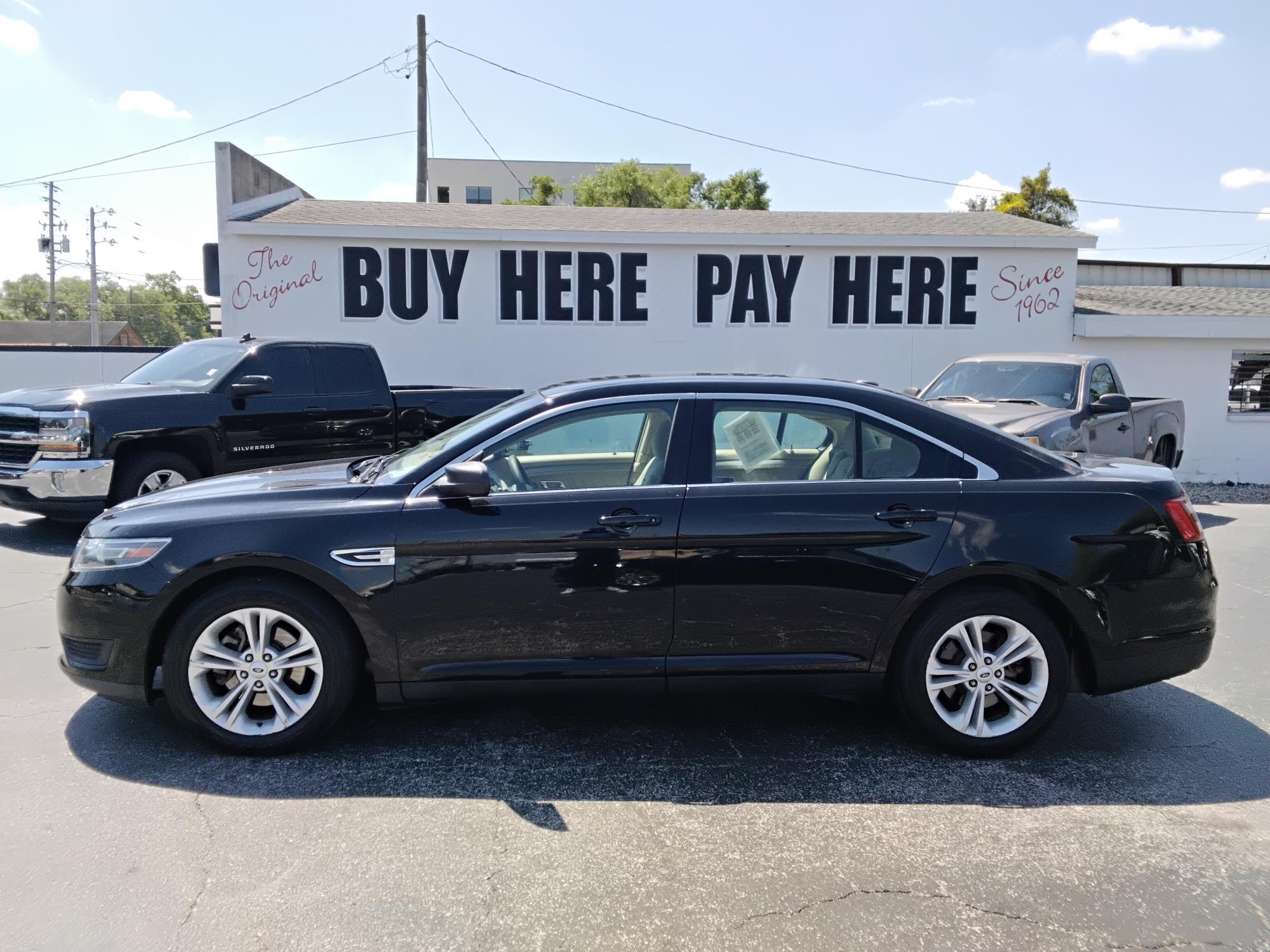 photo of 2017 Ford Taurus SE FWD