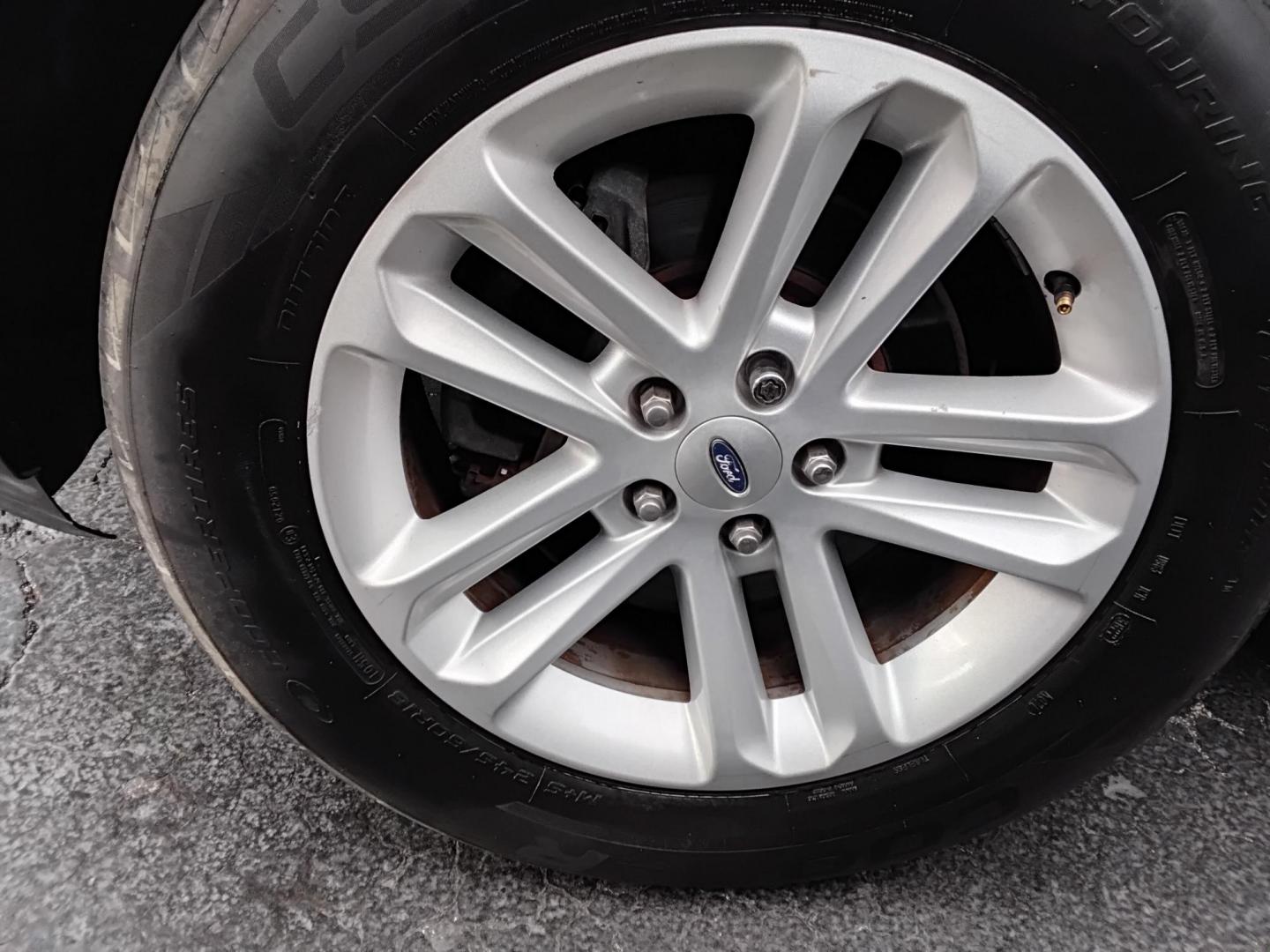 2016 White /Beige Ford Explorer Base FWD (1FM5K7B82GG) with an 3.5L V6 DOHC 24V engine, 6A transmission, located at 6112 N Florida Avenue, Tampa, FL, 33604, (888) 521-5131, 27.954929, -82.459534 - $499 down plus tax & tag. - Photo#9