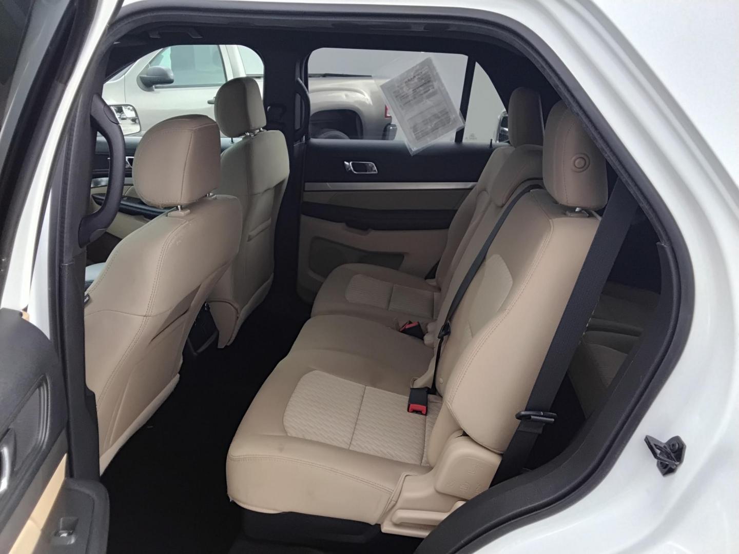 2016 White /Beige Ford Explorer Base FWD (1FM5K7B82GG) with an 3.5L V6 DOHC 24V engine, 6A transmission, located at 6112 N Florida Avenue, Tampa, FL, 33604, (888) 521-5131, 27.954929, -82.459534 - $499 down plus tax & tag. - Photo#7