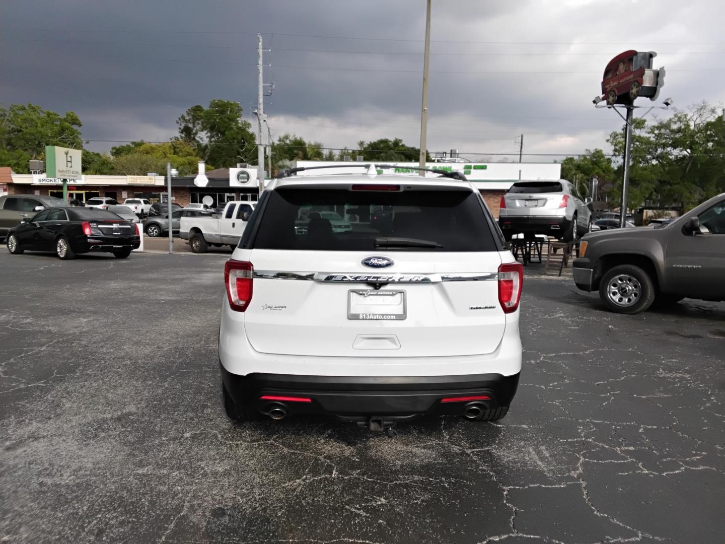 2016 White /Beige Ford Explorer Base FWD (1FM5K7B82GG) with an 3.5L V6 DOHC 24V engine, 6A transmission, located at 6112 N Florida Avenue, Tampa, FL, 33604, (888) 521-5131, 27.954929, -82.459534 - $499 down plus tax & tag. - Photo#3