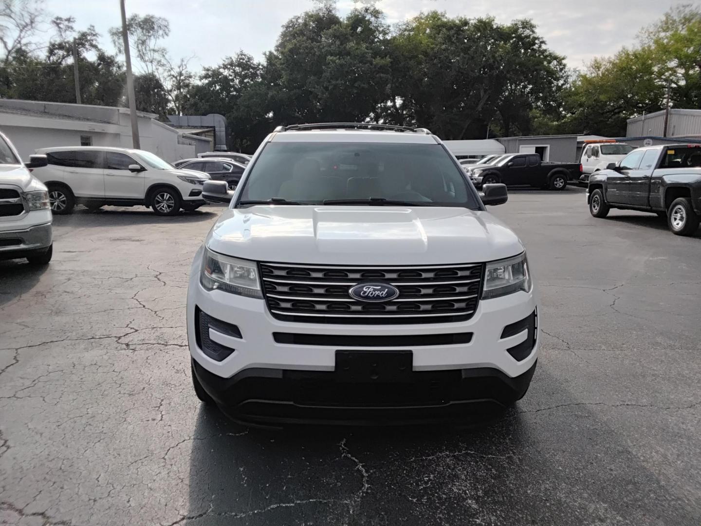 2016 White /Beige Ford Explorer Base FWD (1FM5K7B82GG) with an 3.5L V6 DOHC 24V engine, 6A transmission, located at 6112 N Florida Avenue, Tampa, FL, 33604, (888) 521-5131, 27.954929, -82.459534 - $499 down plus tax & tag. - Photo#2