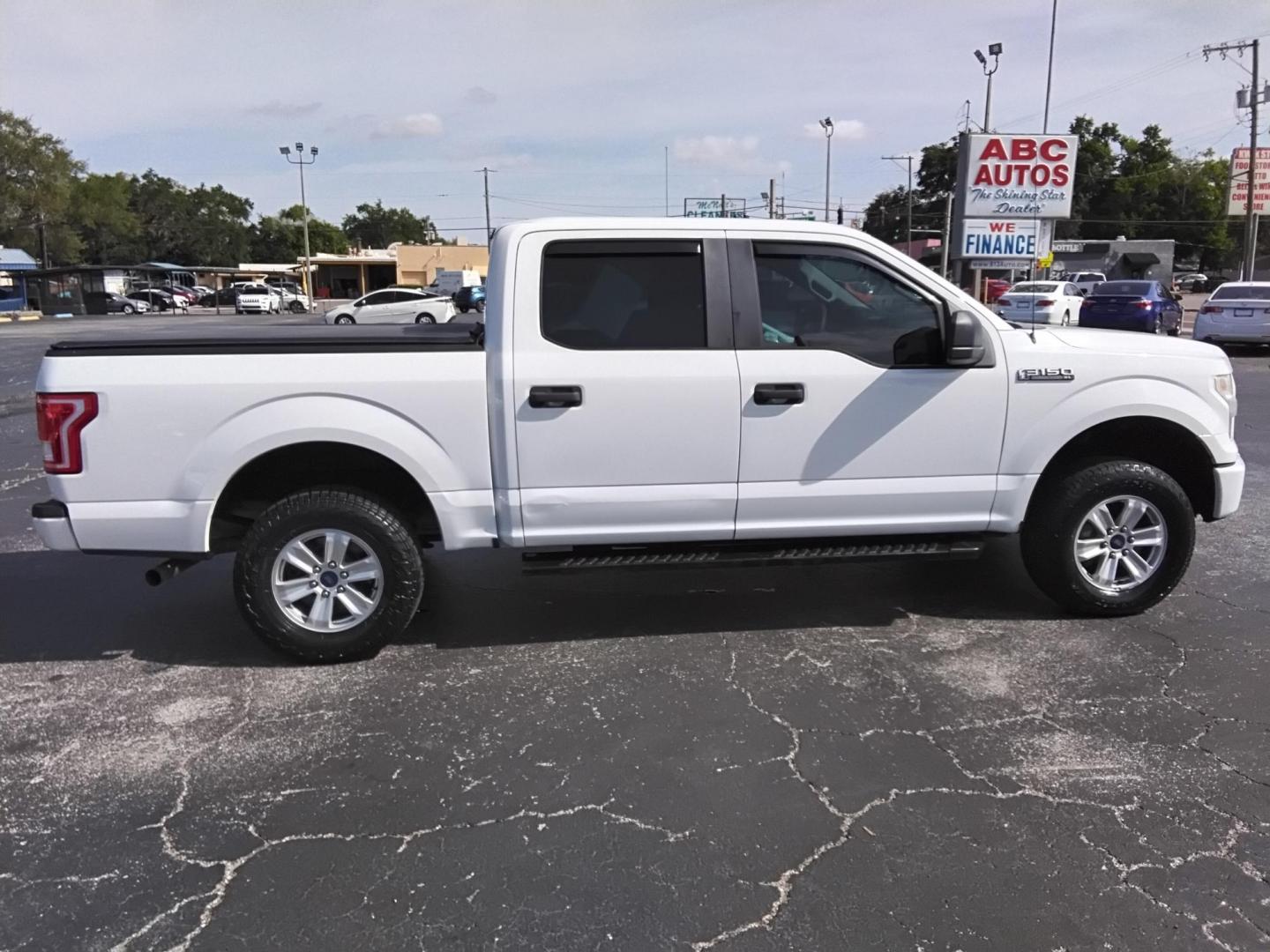 2016 White /Grey Ford F-150 XLT SuperCrew 6.5-ft. Bed 4WD (1FTEW1EFXGF) with an 5.0L V8 engine, 6A transmission, located at 6112 N Florida Avenue, Tampa, FL, 33604, (888) 521-5131, 27.954929, -82.459534 - $499 DOWN PLUS TAX & TAG. - Photo#7
