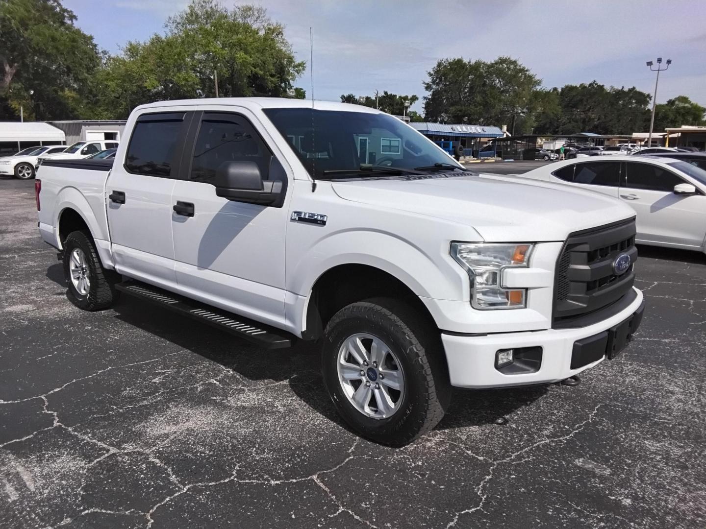 2016 White /Grey Ford F-150 XLT SuperCrew 6.5-ft. Bed 4WD (1FTEW1EFXGF) with an 5.0L V8 engine, 6A transmission, located at 6112 N Florida Avenue, Tampa, FL, 33604, (888) 521-5131, 27.954929, -82.459534 - $499 DOWN PLUS TAX & TAG. - Photo#5